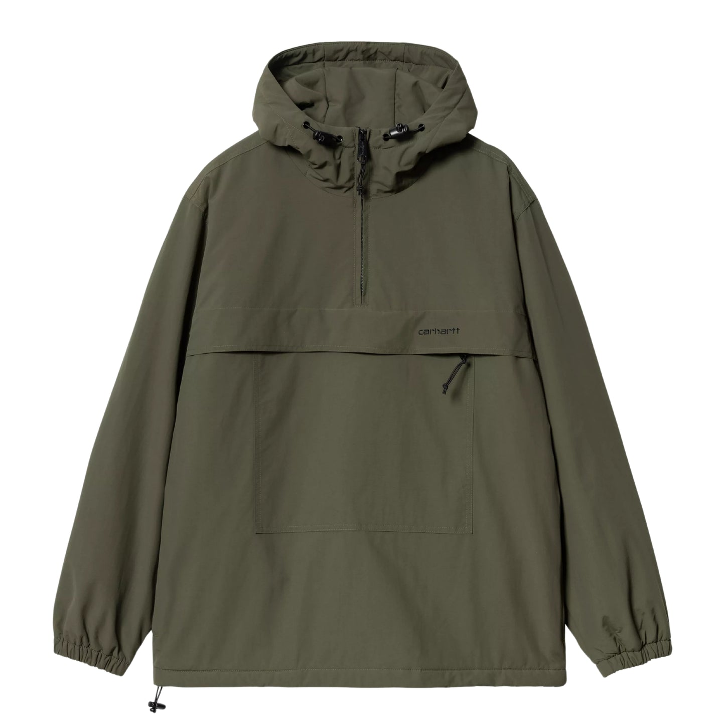 Anorak Carhartt WIP Windbreaker Pullover em Cypress / Black — vista frontal, produto sem modelo, capuz ajustável com cordão e dois ajustadores plásticos pretos, fecho de correr a meio do peito em Black, logótipo "carhartt." impresso à esquerda do peito, bolso frontal grande com fecho de correr e puxador preto, bolso lateral com fecho visível, punhos elásticos, cordão de ajuste na bainha com ponteira preta, nylon Supplex® verde militar Cypress, fundo branco.