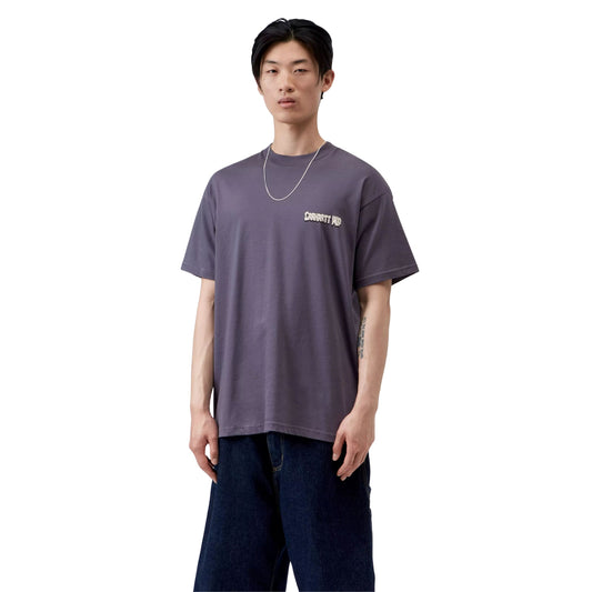 T-Shirt de manga curta para homem Carhartt WIP Wiptopia II em Shady Purple. Foto da parte da frente, vestida.