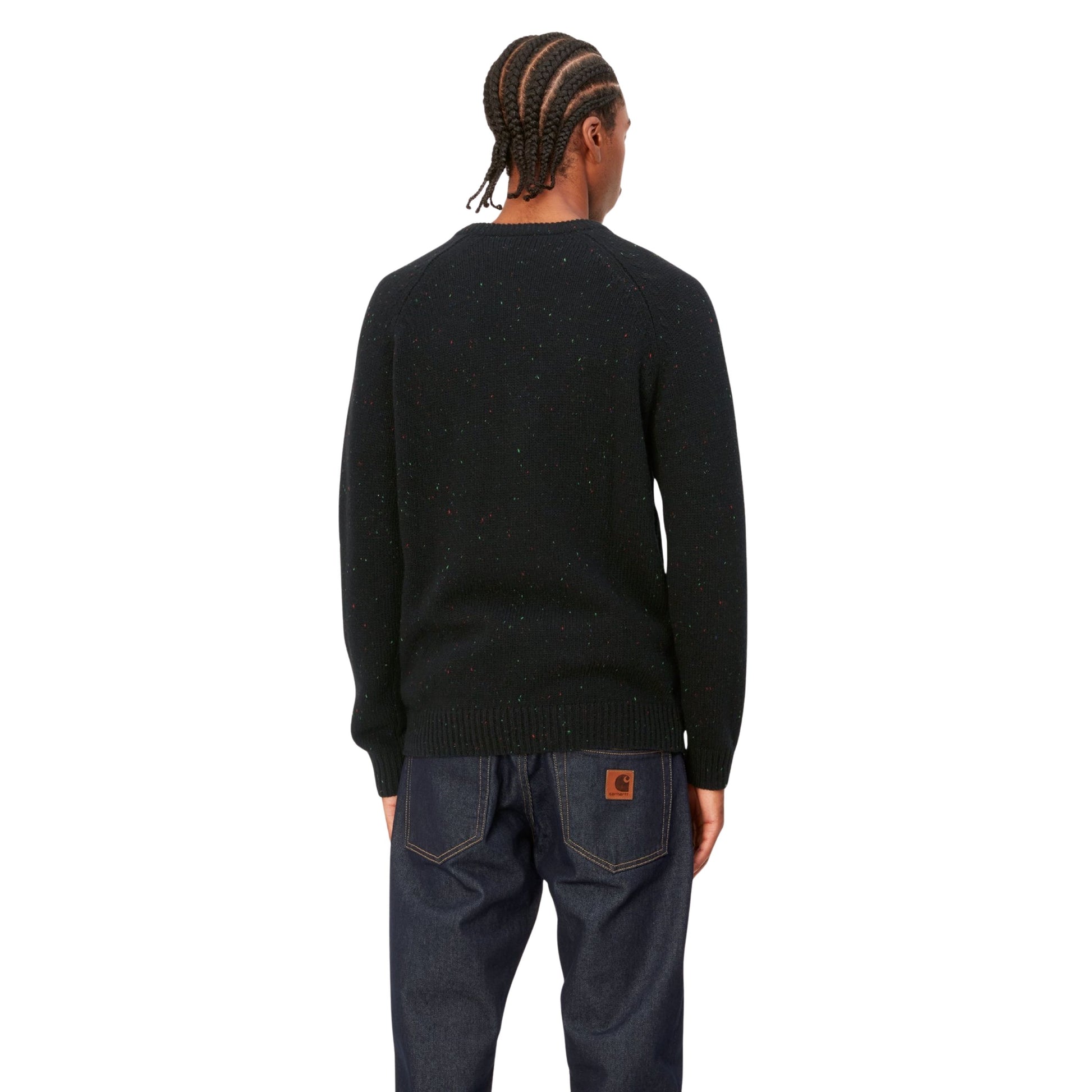 Camisola de malha para homem Carhartt WIP Anglistic em Speckled Black. Foto da parte de trás, vestida.