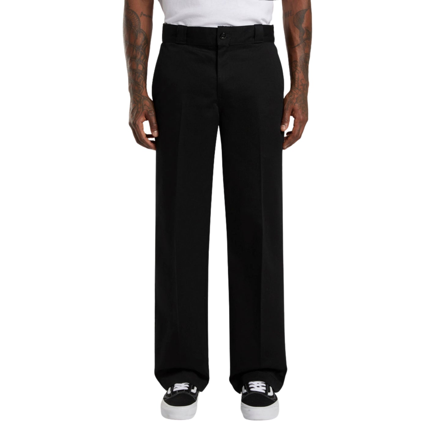 Calça para homem Dickies 247 Regular Work em Preto. Foto da parte da frente, vestidas.