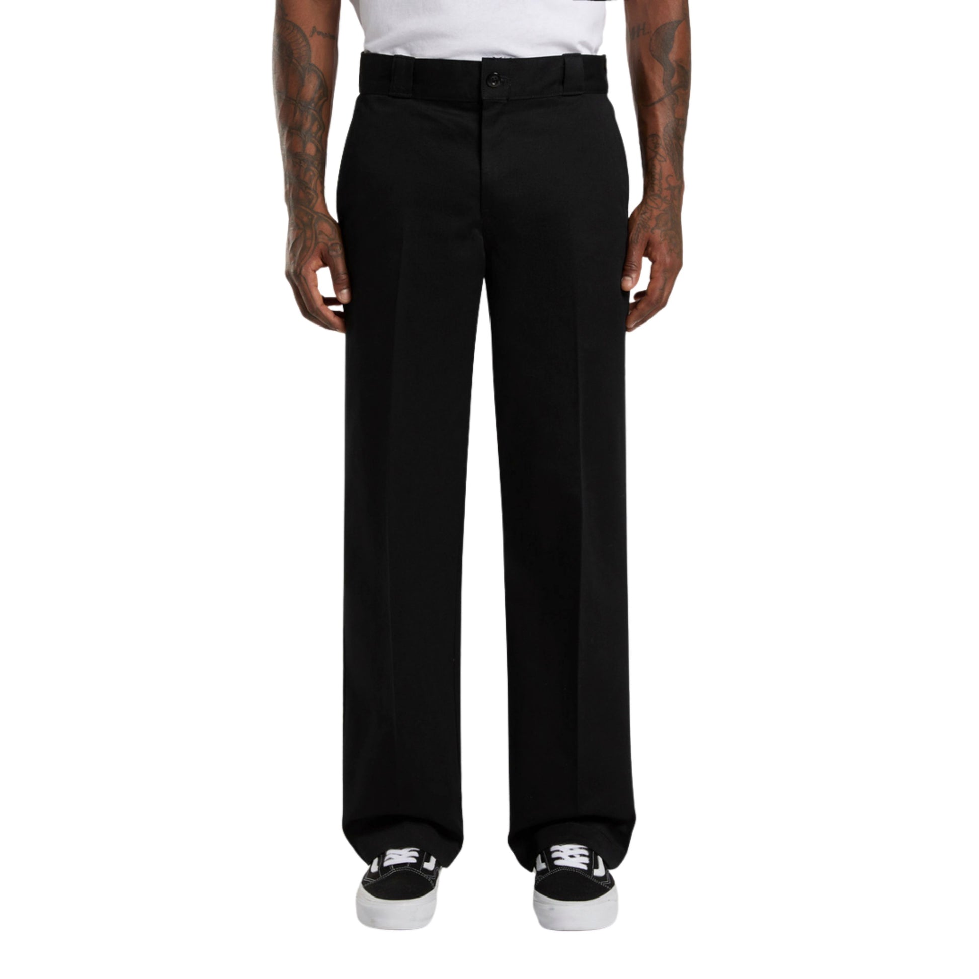 Calça para homem Dickies 247 Regular Work em Preto. Foto da parte da frente, vestidas.