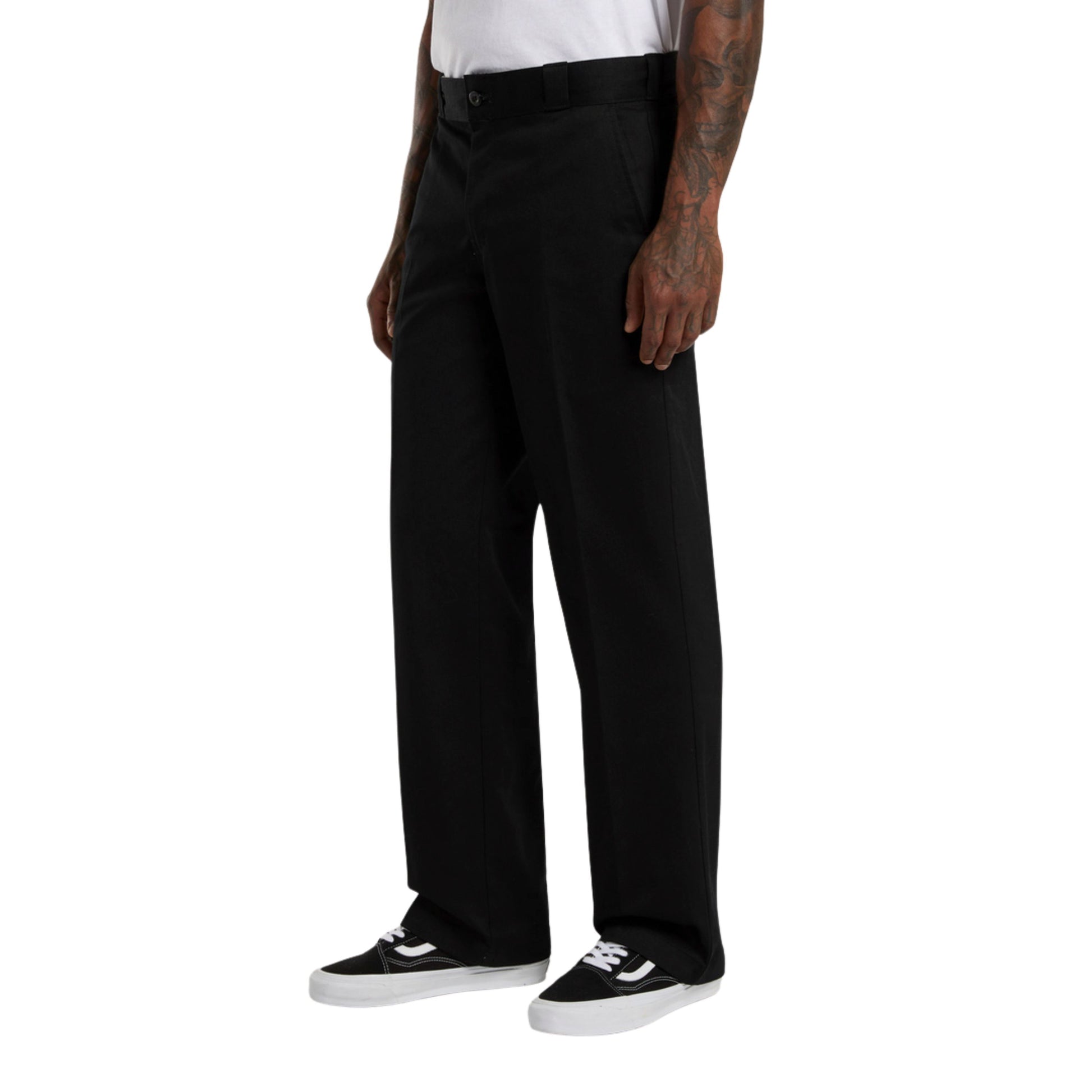 Calça para homem Dickies 247 Regular Work em Preto. Foto da parte da frente, vestidas.