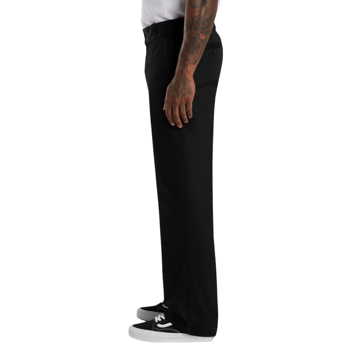 Calça para homem Dickies 247 Regular Work em Preto. Foto da lateral, vestidas.