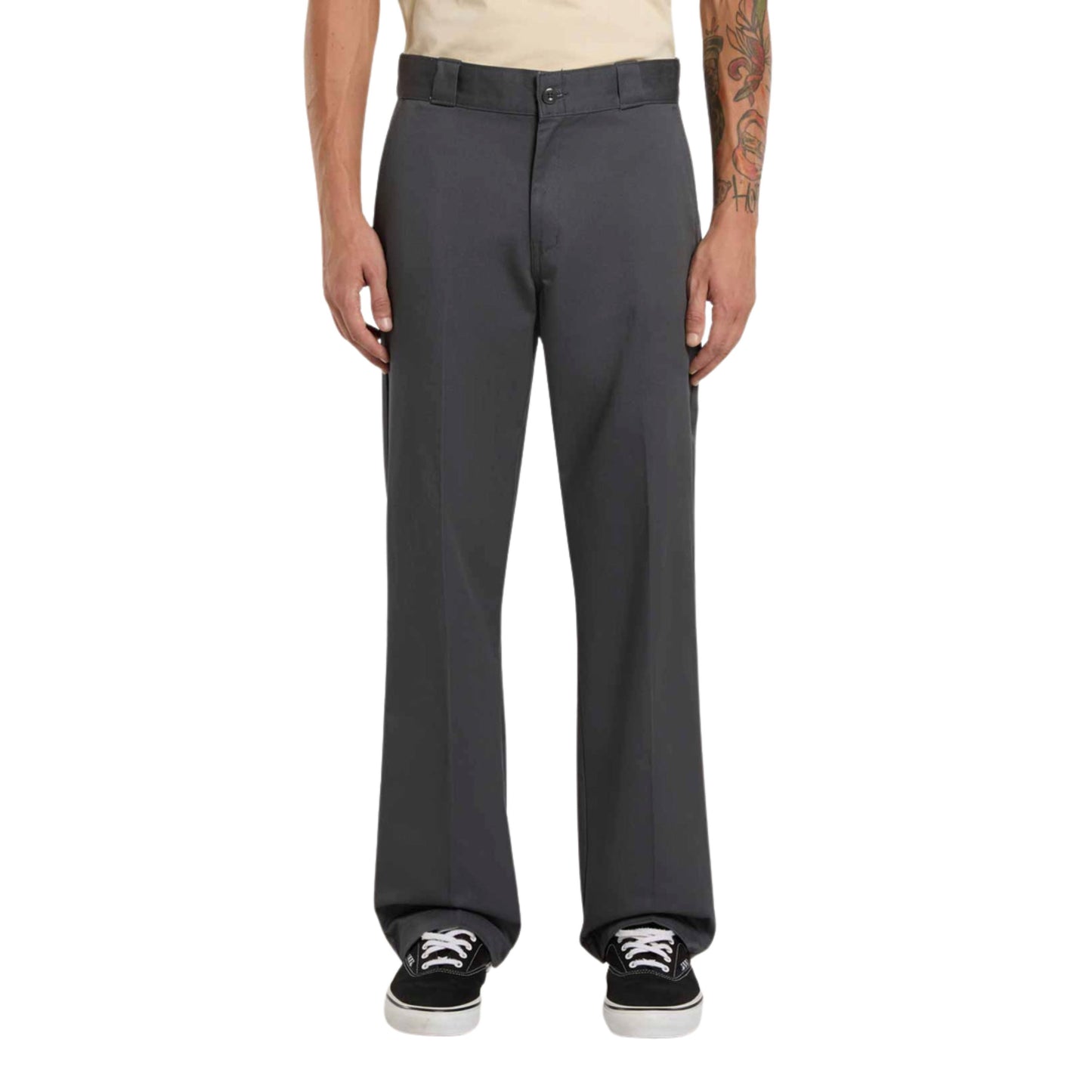 Calça para homem Dickies 247 Regular Work em Cinza Charcoal. Foto da parte da frente, vestidas.