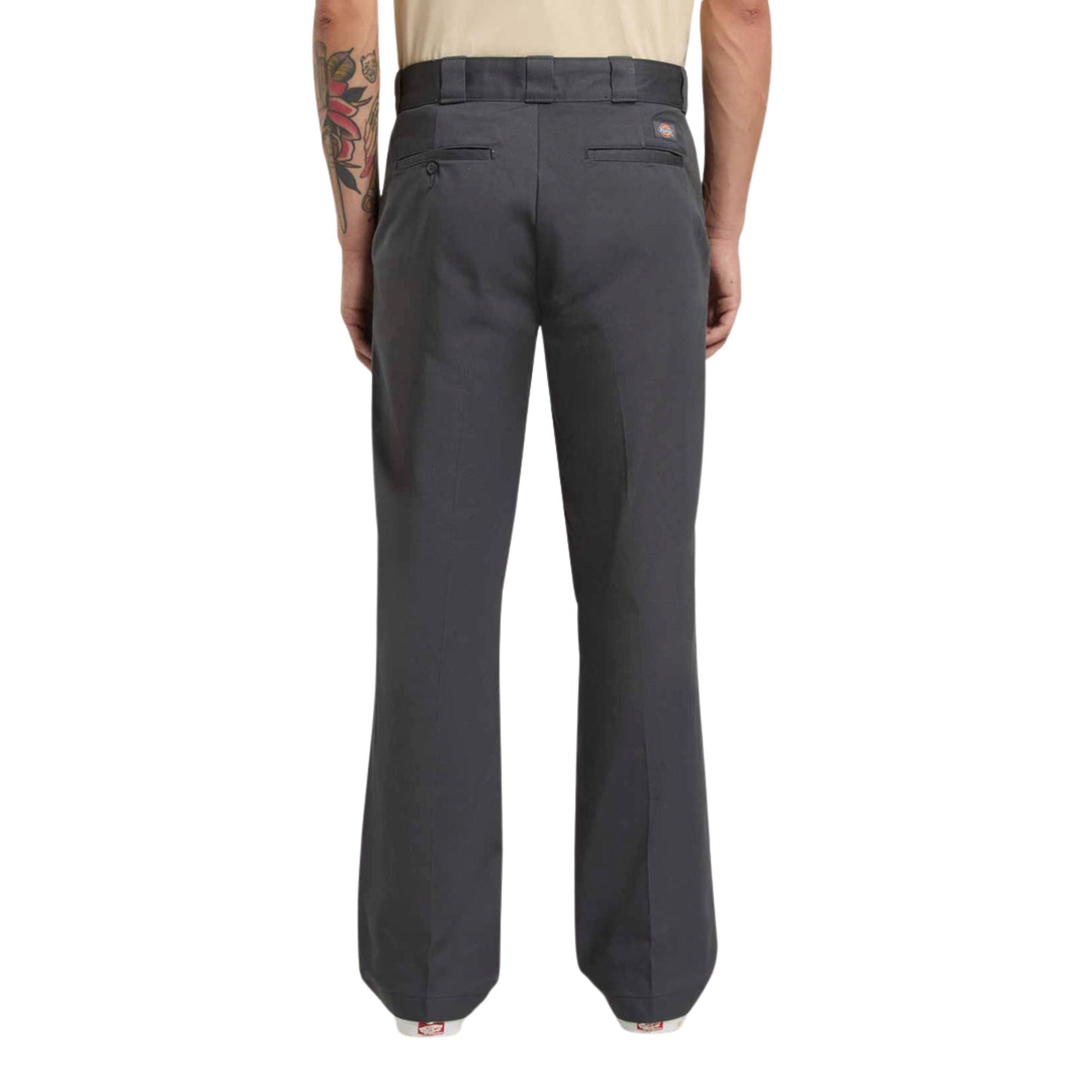 Calça para homem Dickies 247 Regular Work em Cinza Charcoal. Foto da parte de trás, vestidas.