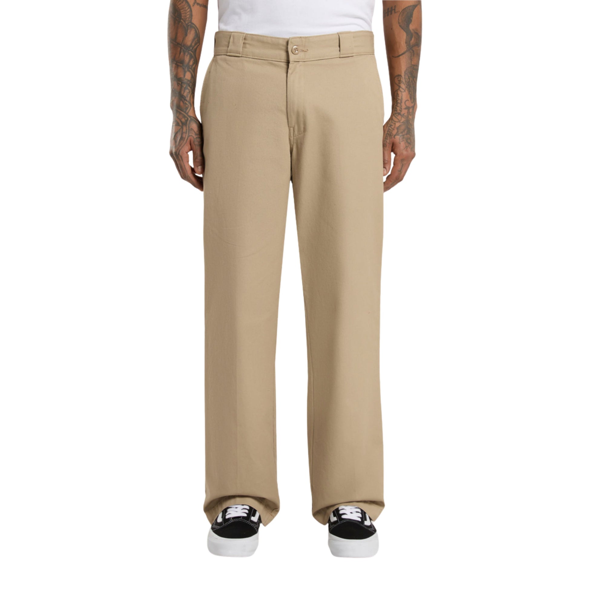 Calça para homem Dickies 247 Regular Work em Desert Sand. Foto da parte da frente, vestidas.