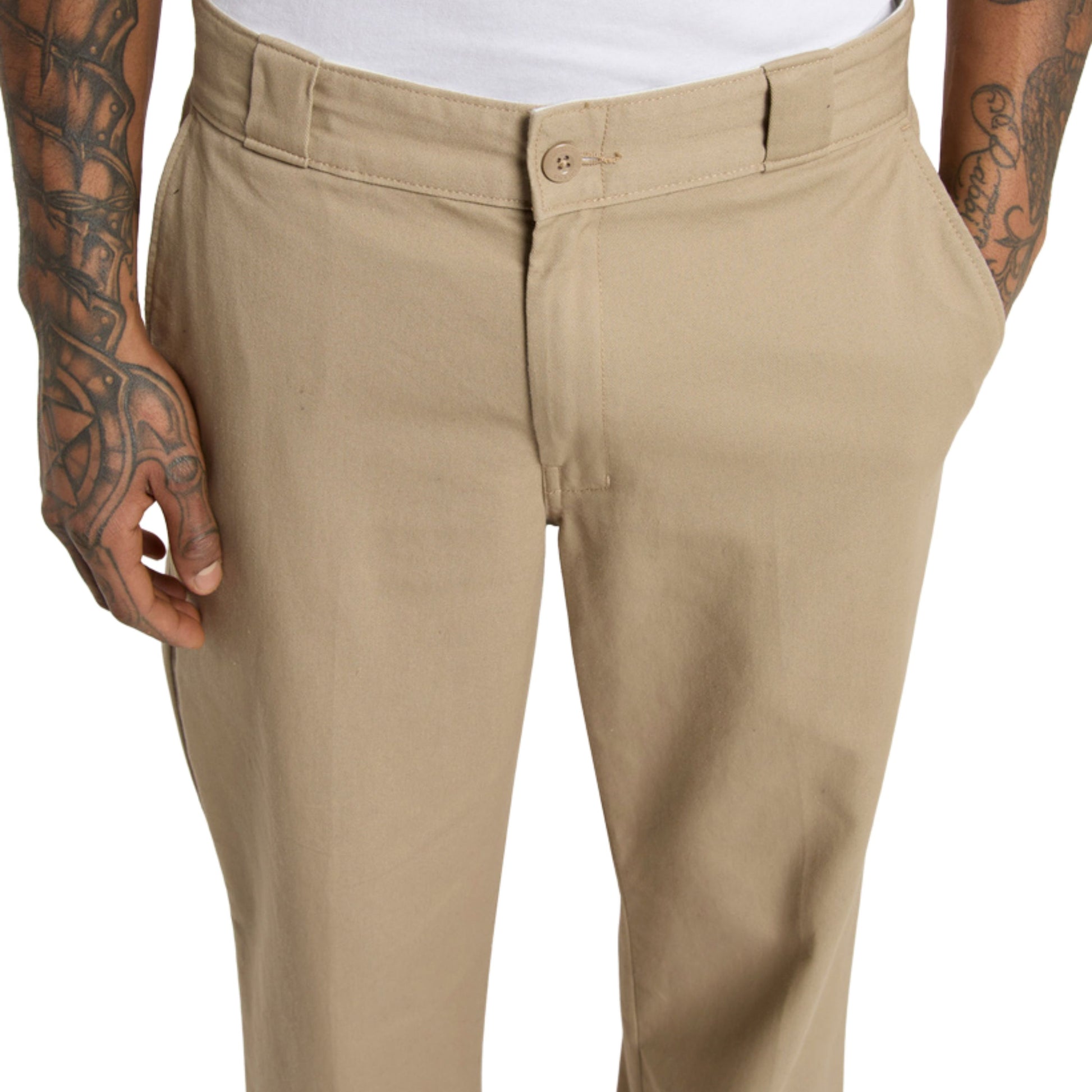 Calça para homem Dickies 247 Regular Work em Desert Sand. Foto de detalhe da parte da frente, vestidas.