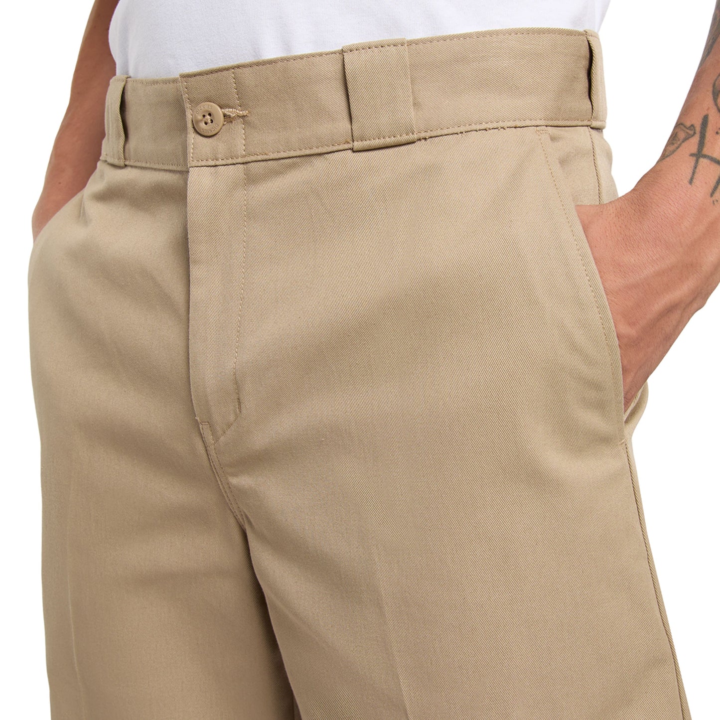 Calções de homem Dickies 247 em Desert Sand. Foto de detalhe da parte da frente.