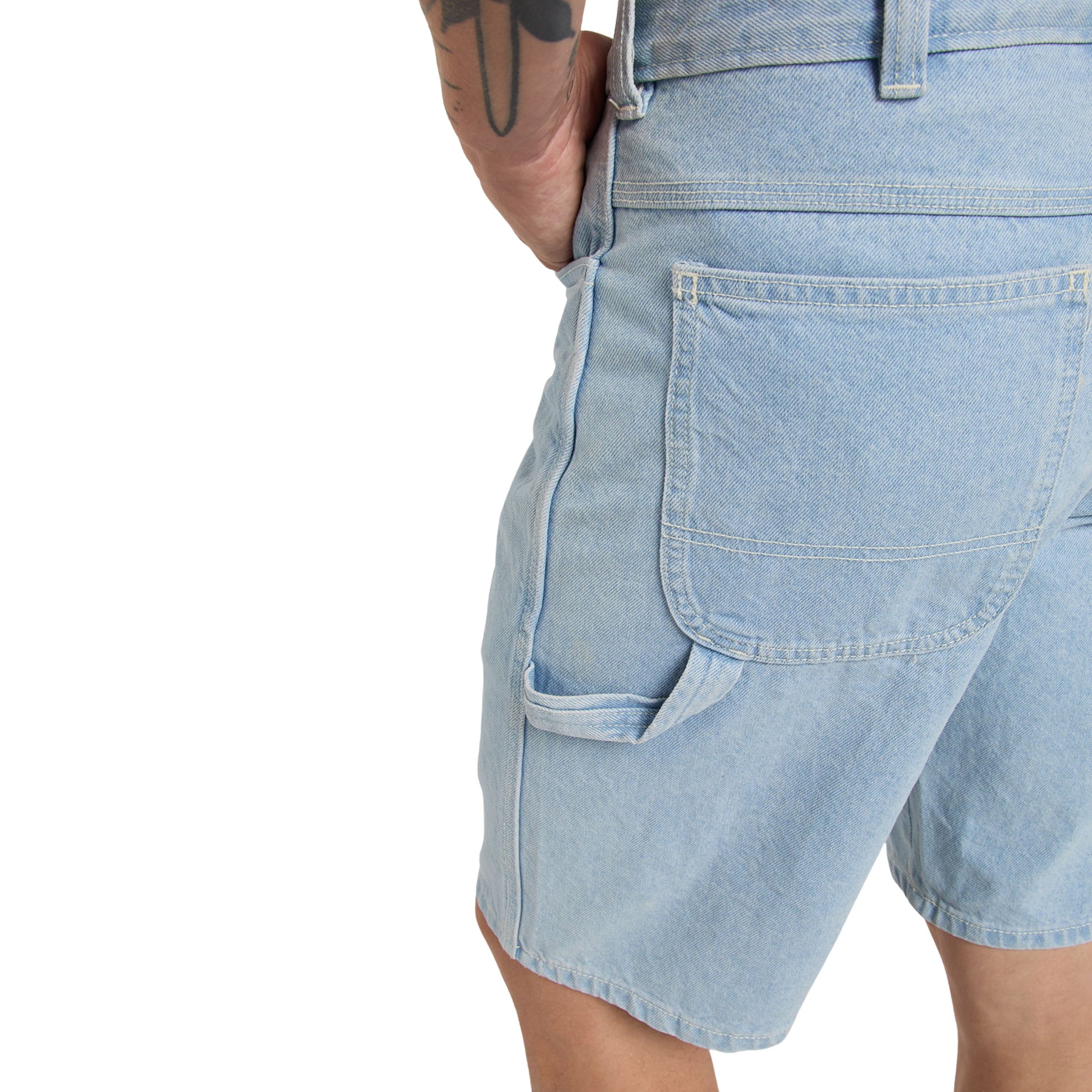 Calções de ganga para homem Dickies 993 11 Inch Carpenter em Vintage Blue. Foto de detalhe da parte de trás, vestidos.