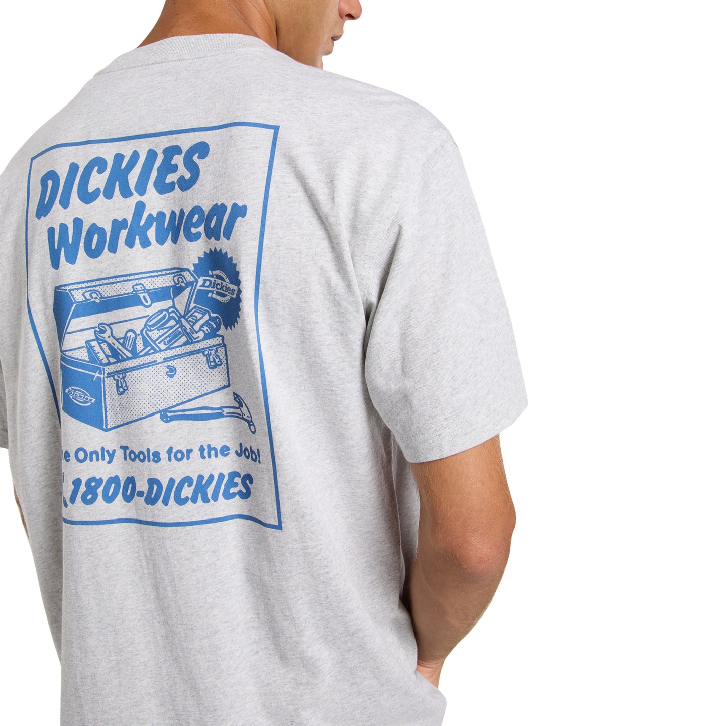 T-Shirt de manga curta para homem Dickies Dry Ridge em Cinza Claro. Foto de detalhe da parte de trás, vestida.