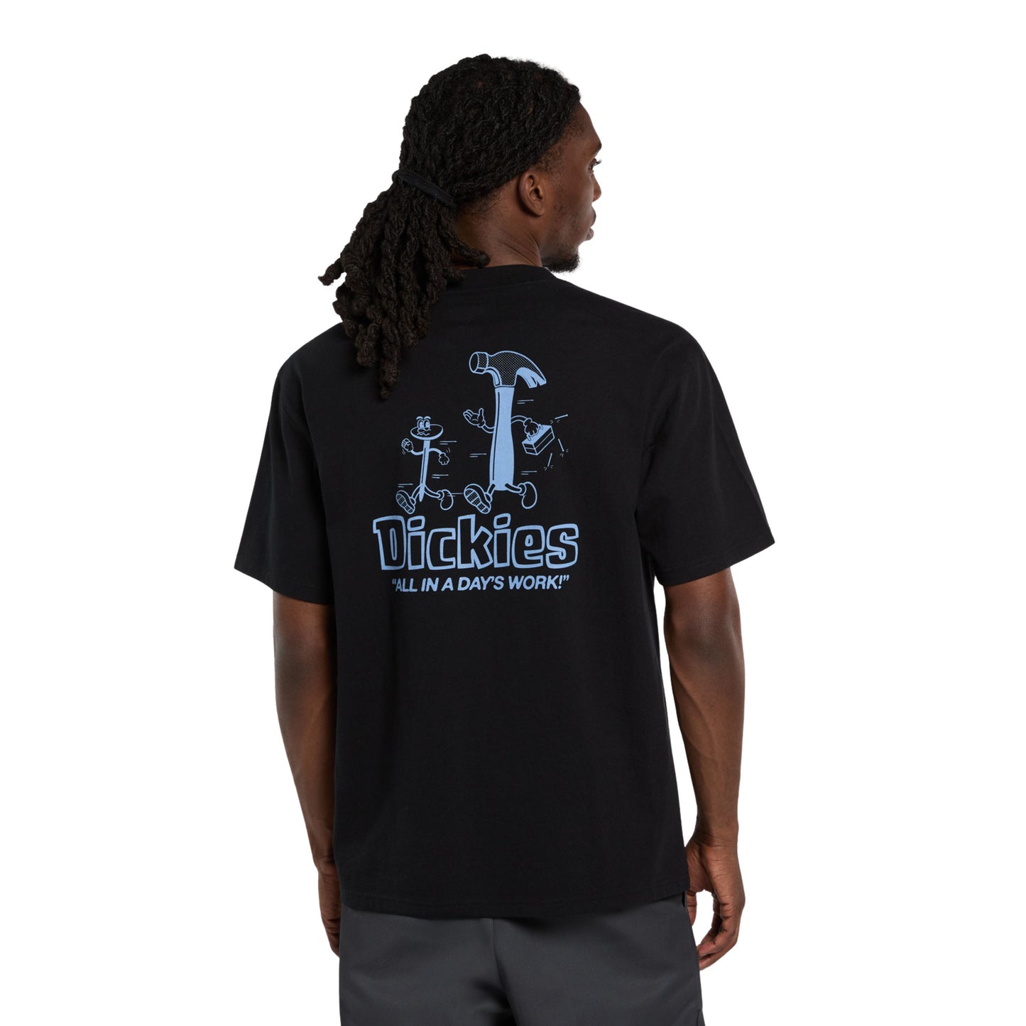 T-Shirt de manga curta para homem Dickies Fairlawn em Preto. Foto da parte de trás, vestida.