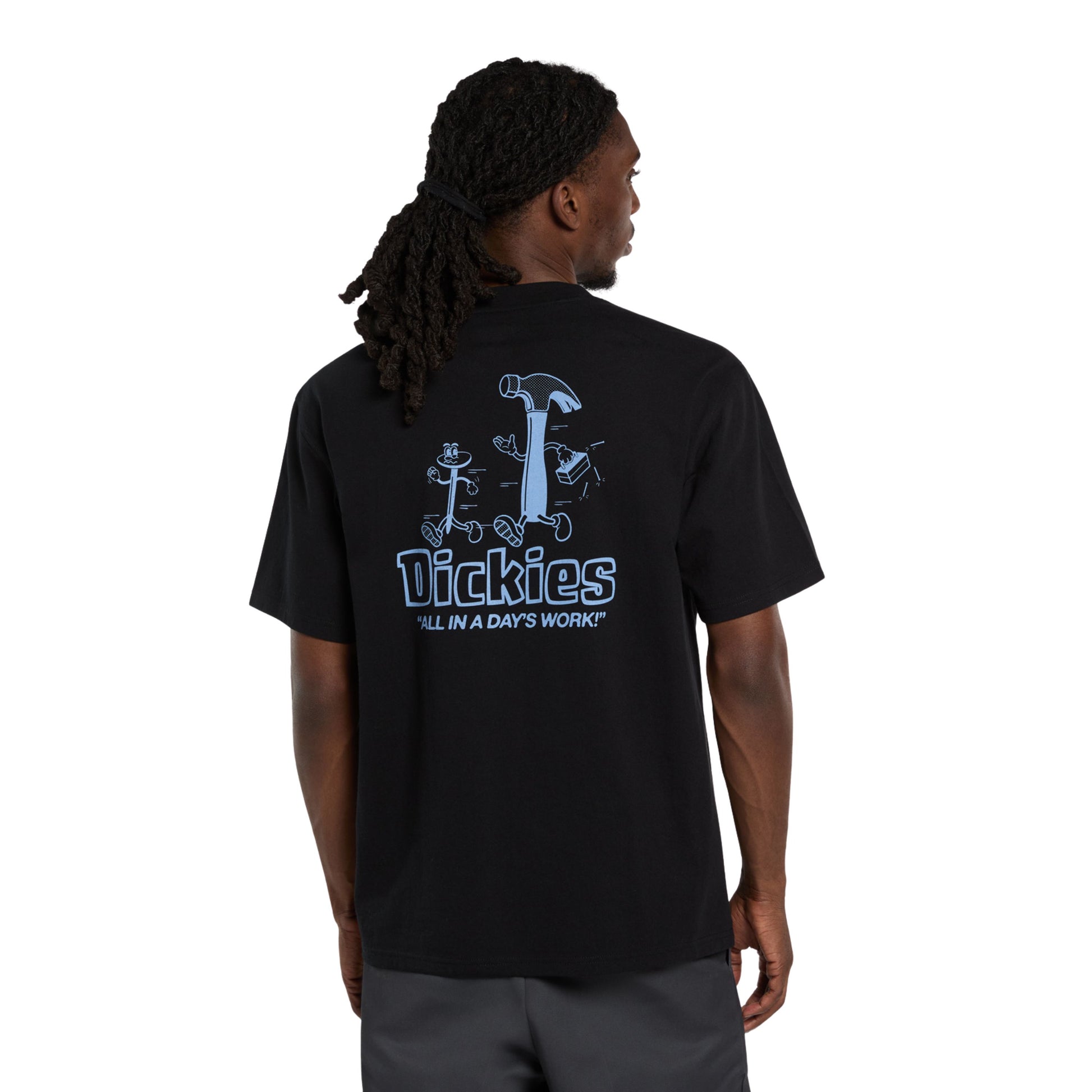 T-Shirt de manga curta para homem Dickies Fairlawn em Preto. Foto da parte de trás, vestida.