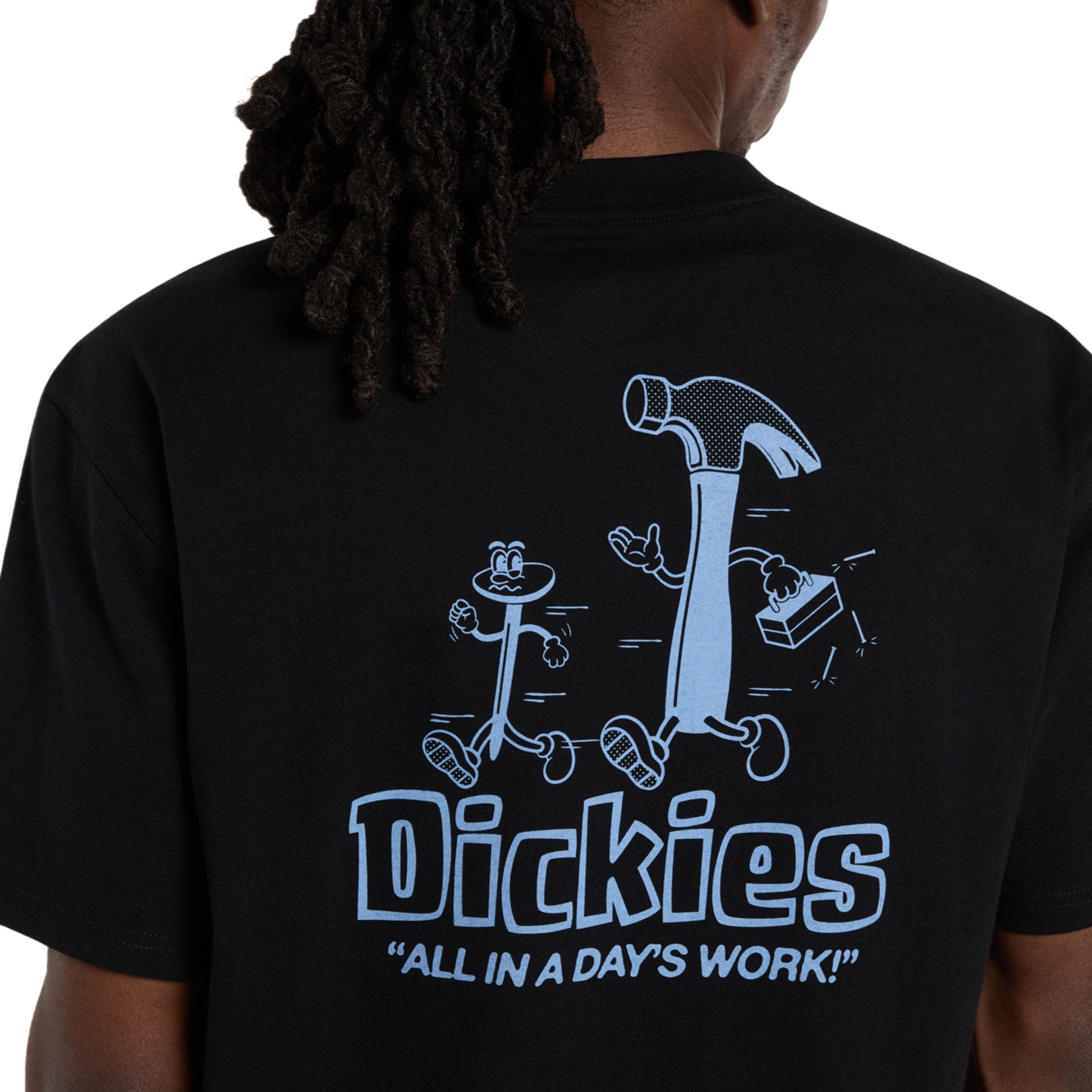 T-Shirt de manga curta para homem Dickies Fairlawn em Preto. Foto de detalhe da parte de trás, vestida.
