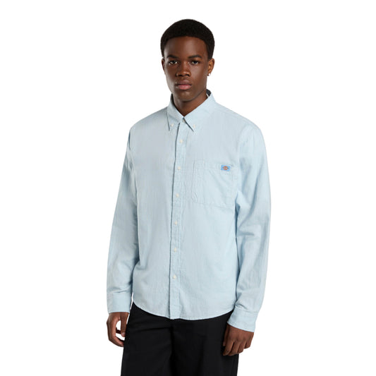 Camisa de manga comprida para homem Dickies Gallatin em Glacier Lake. Foto da parte da frente, vestida.