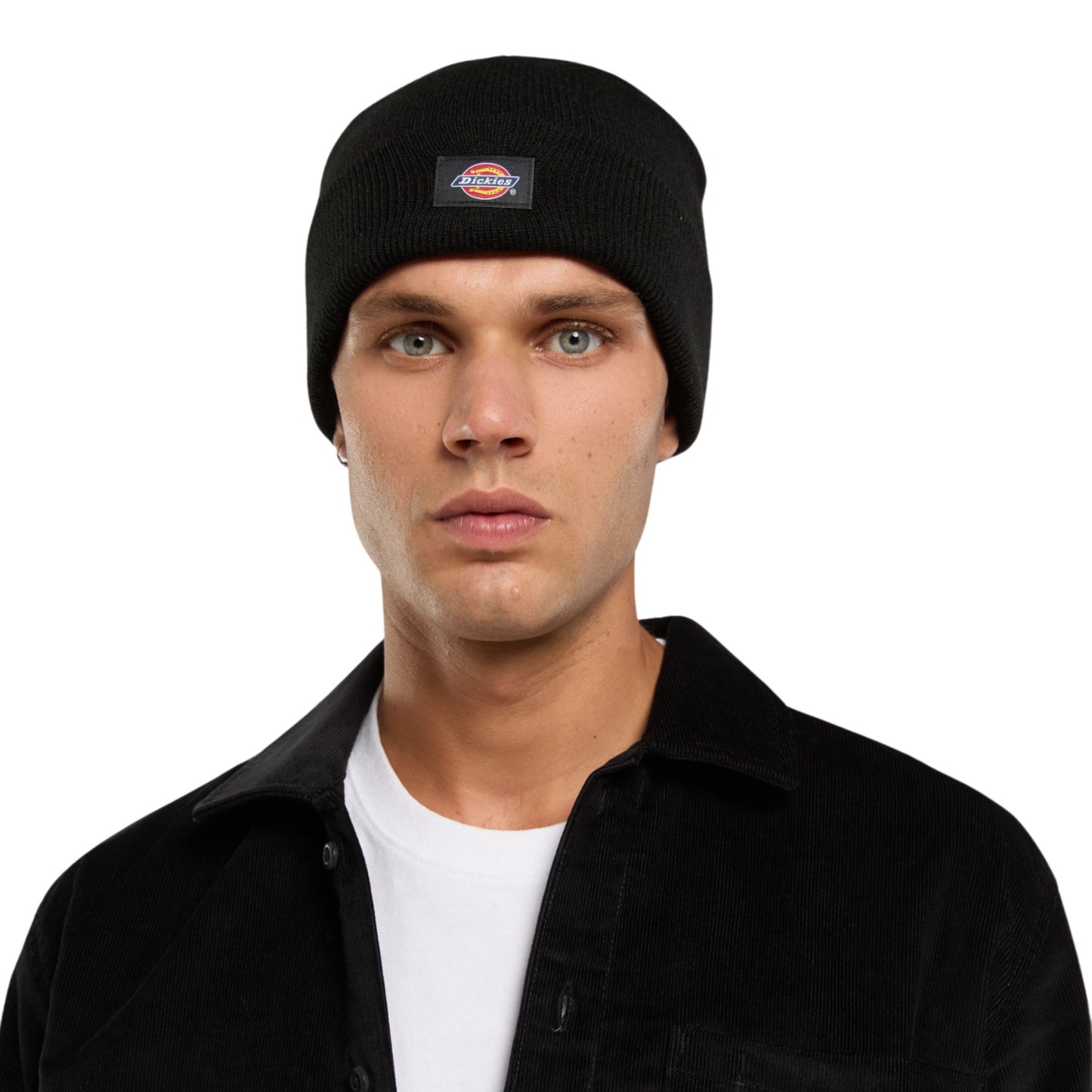 Gorro unissexo Dickies Gibsland em Preto. Foto na cabeça de modelo.