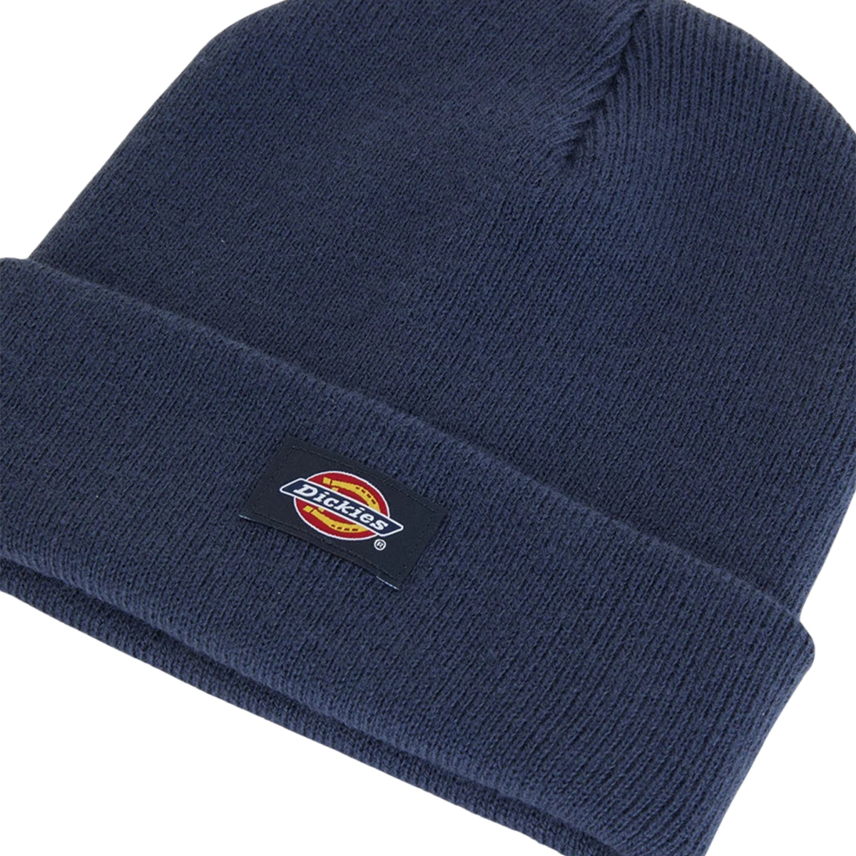 Pormenor da malha azul-marinho e da etiqueta Dickies cosida na dobra do gorro Gibsland.