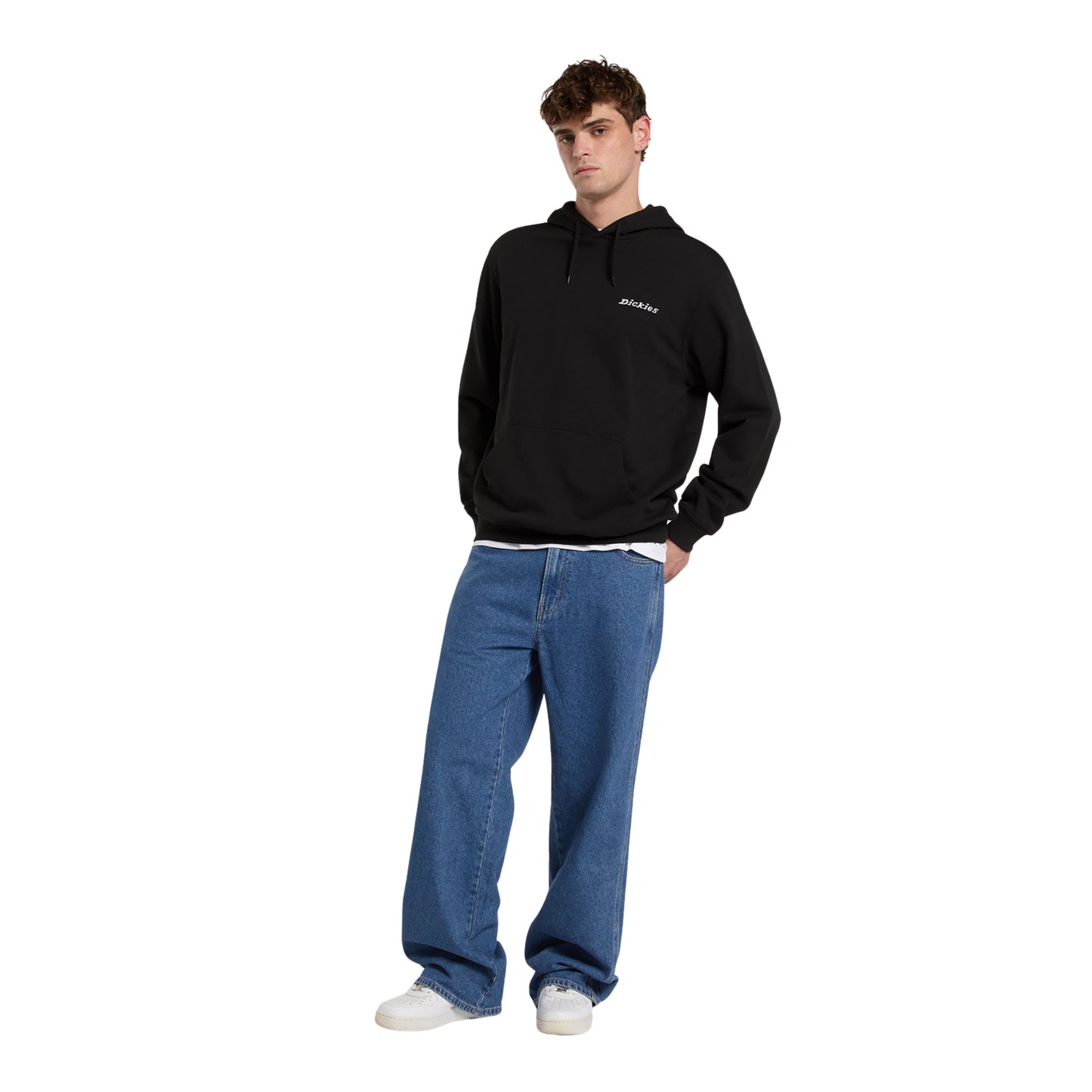 Sweat com carapuço para homem Dickies Loretto em Preto. Foto da parte da frente, vestida.