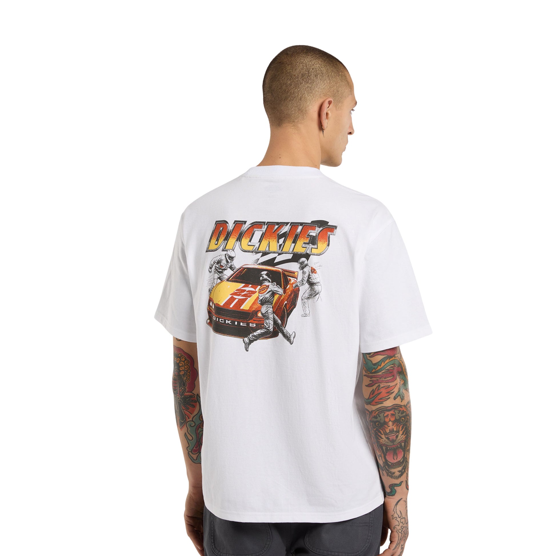 T-Shirt de manga curta para homem Dickies Nashport Pit Crew em Branco. Foto da parte de trás, vestida.