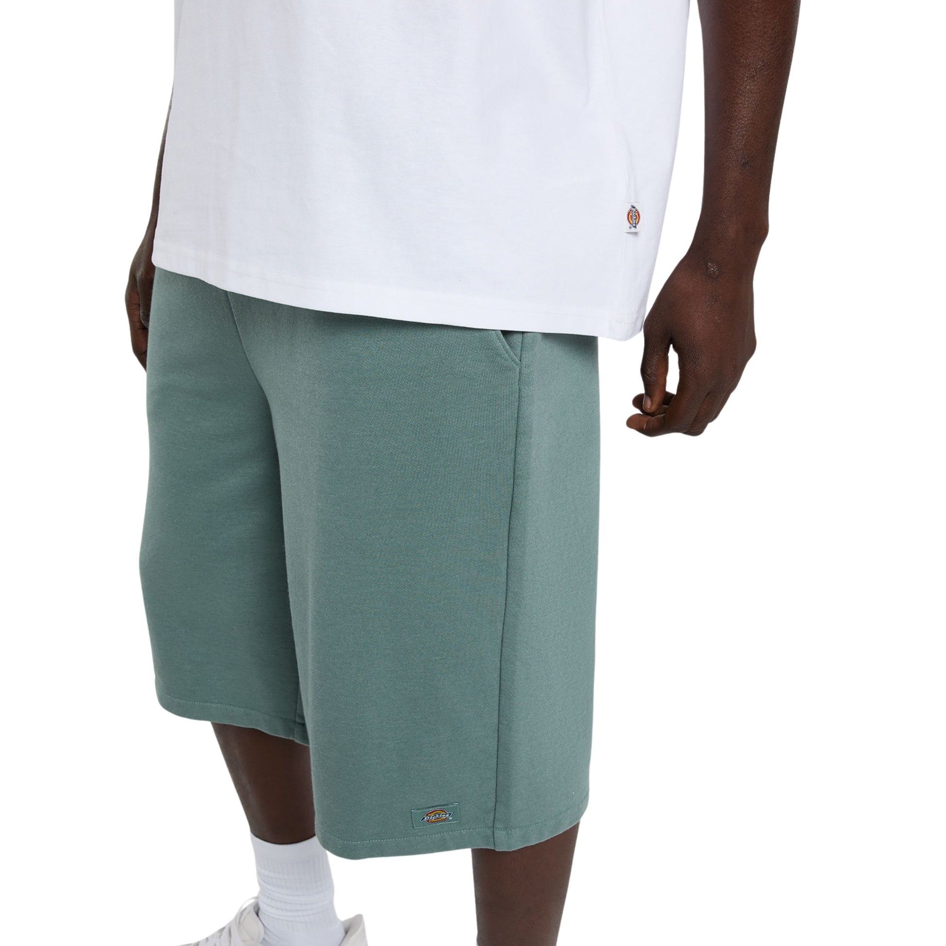 T-Shirt de manga curta para homem Dickies Polk em Branco. Foto de detalhe da parte da frente, vestida.