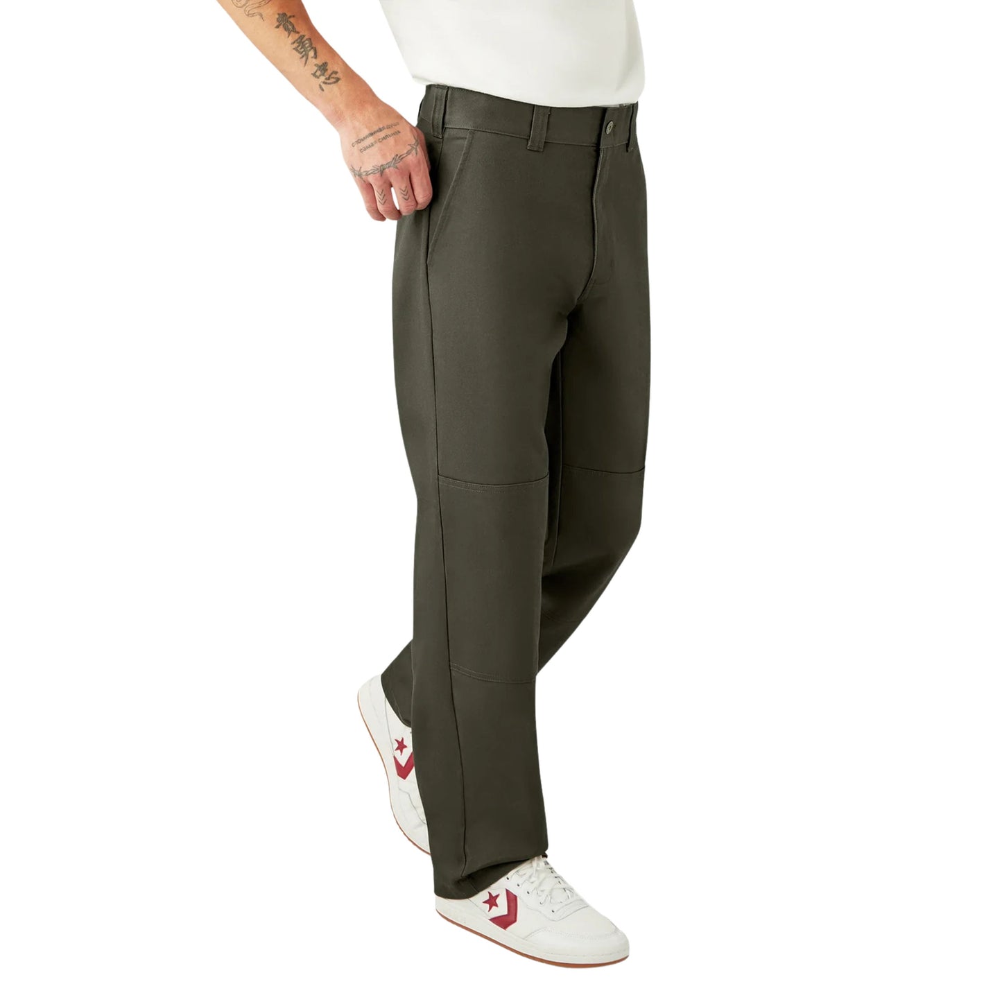 Calça para homem Dickies x Spitfire Double Knee em Verde Olive. Foto da parte da frente, vestida.