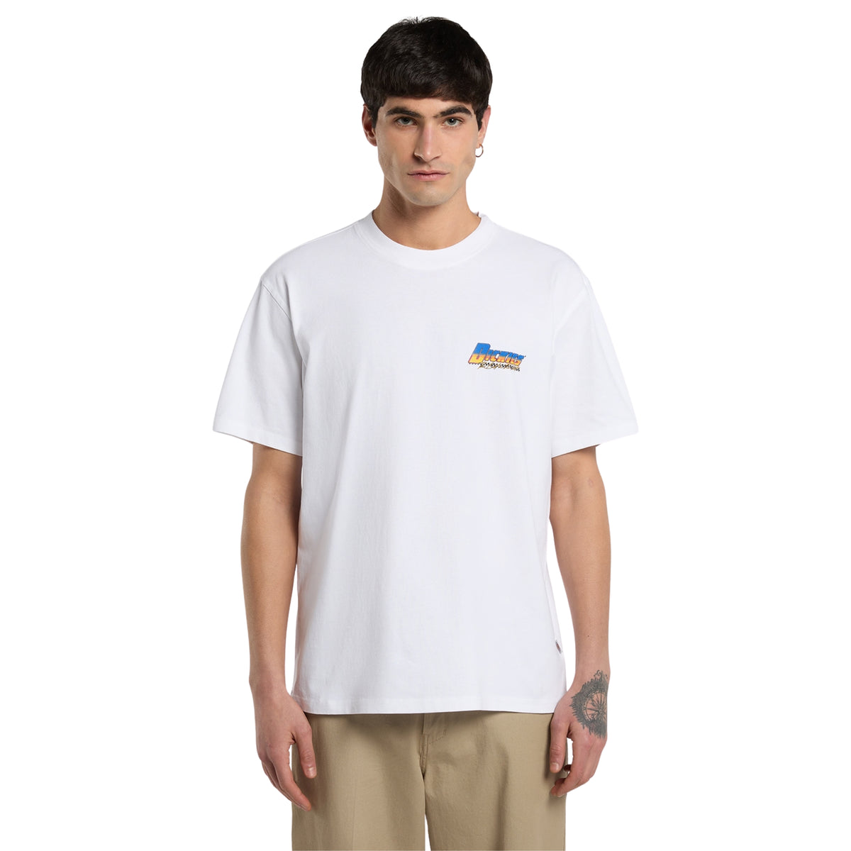 T-shirt de manga curta Dickies Tonopah em Branco, vista frontal em plano médio, com gola redonda e pequeno logótipo colorido no peito esquerdo.