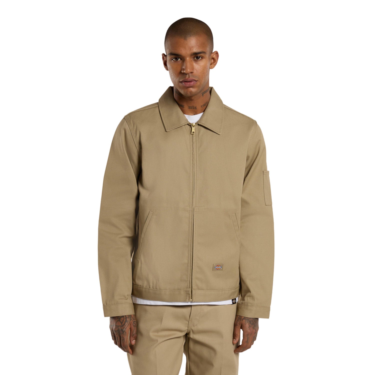 Casaco unissexo Dickies Unlined Eisenhower em Khaki. Foto da parte da frente, vestido.