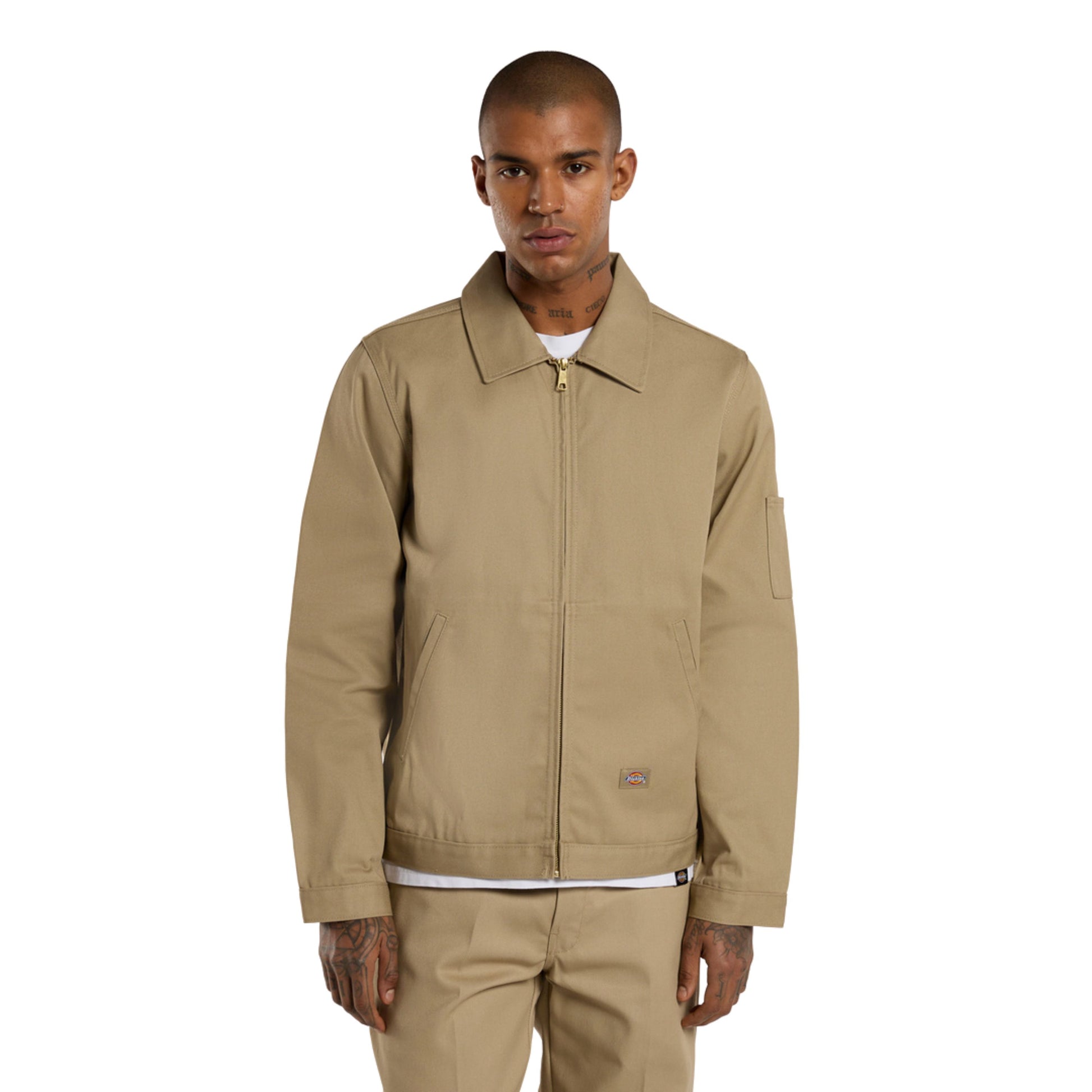 Casaco unissexo Dickies Unlined Eisenhower em Khaki. Foto da parte da frente, vestido.