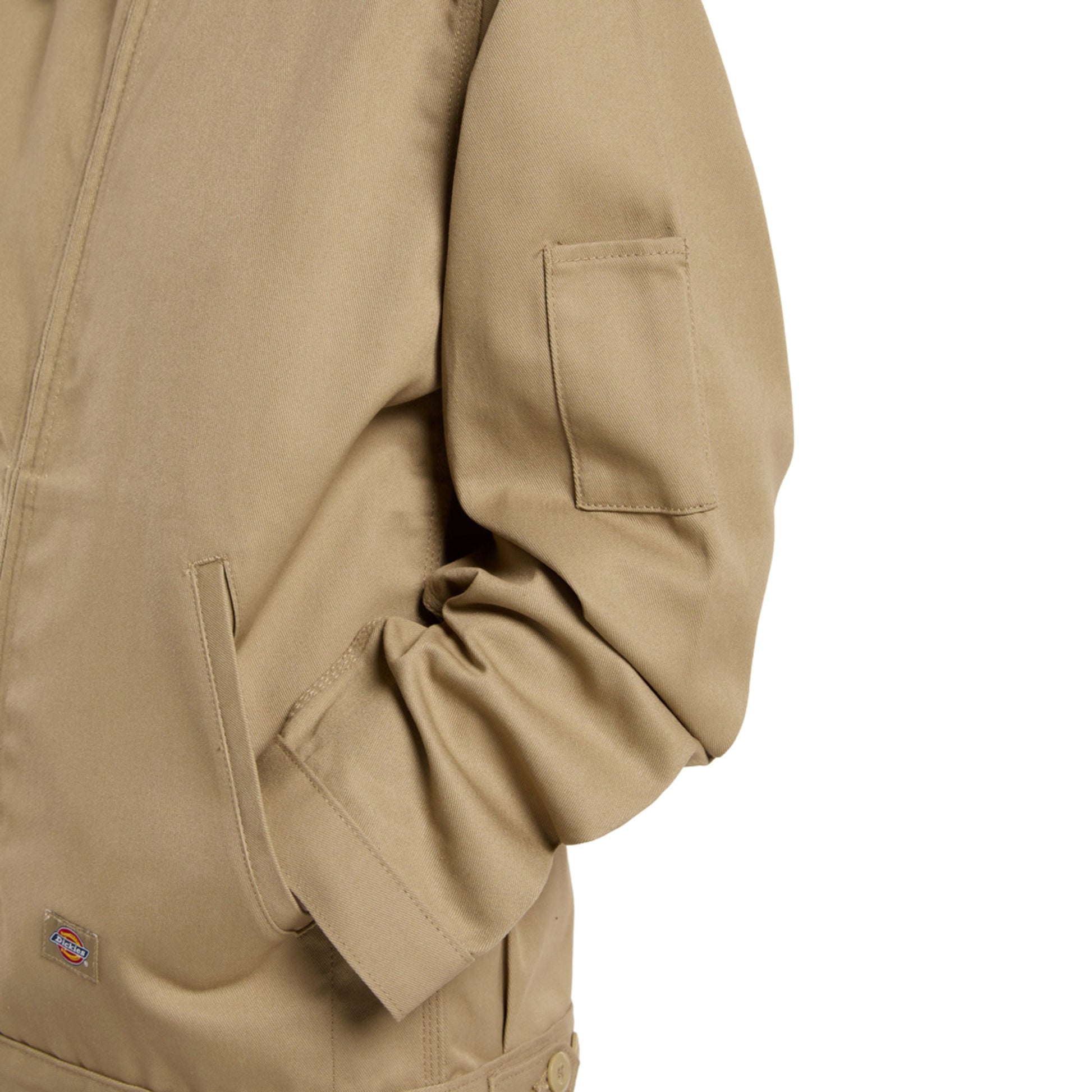 Casaco unissexo Dickies Unlined Eisenhower em Khaki. Foto de detalhe da parte da frente, vestido.