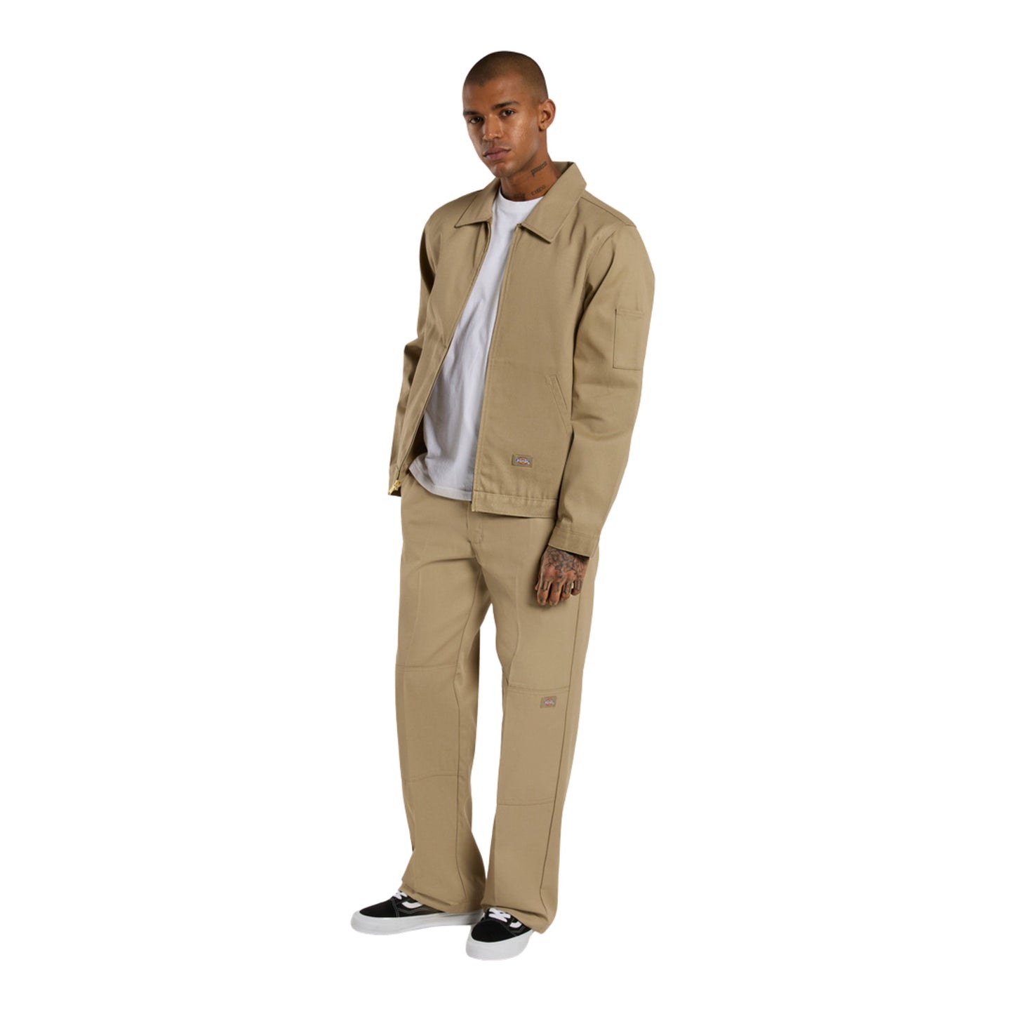 Casaco unissexo Dickies Unlined Eisenhower em Khaki. Foto da parte da frente, vestido.