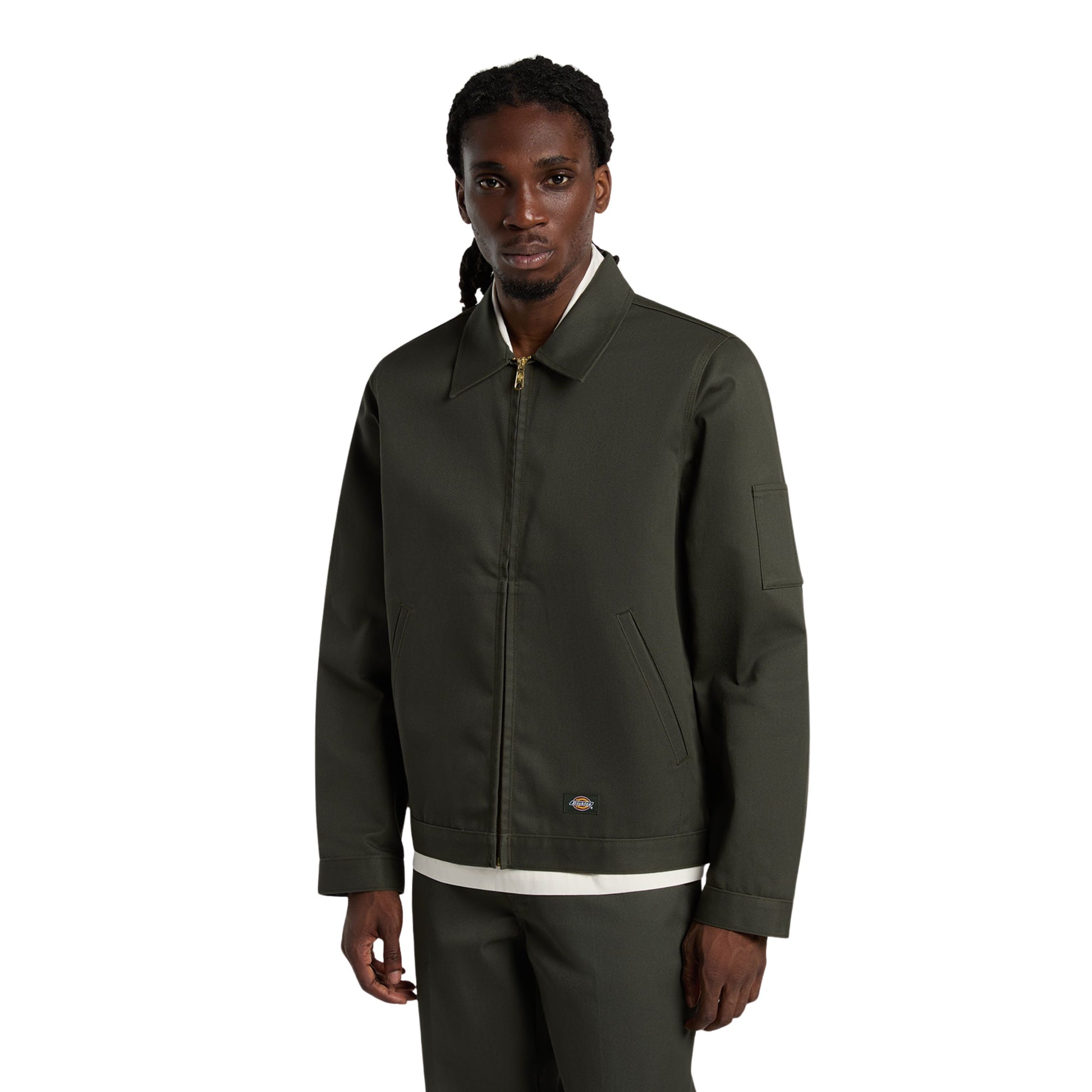 Casaco unissexo Dickies Unlined Eisenhower em Verde Olive. Foto da parte da frente, vestido.