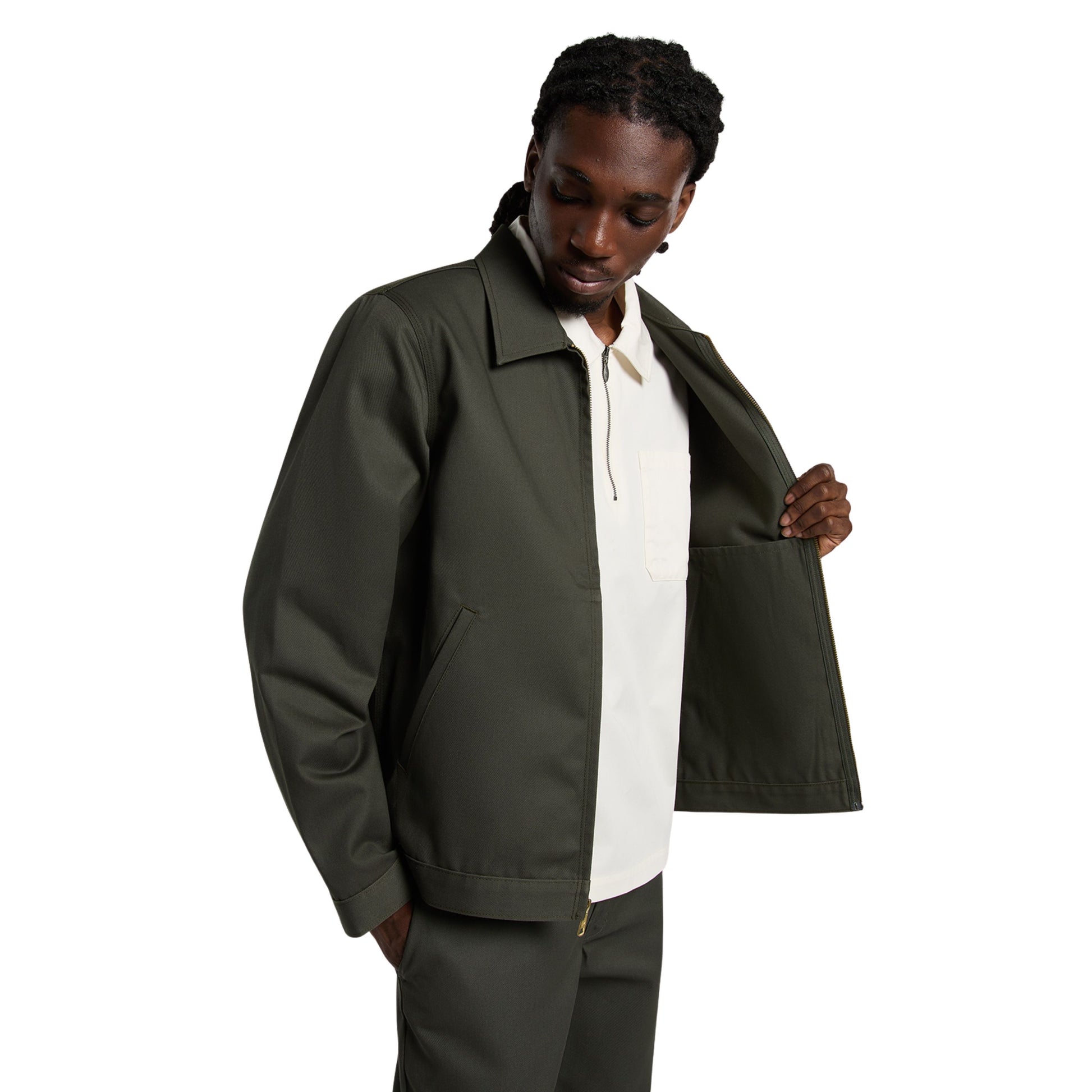 Casaco unissexo Dickies Unlined Eisenhower em Verde Olive. Foto da parte da frente, vestido.