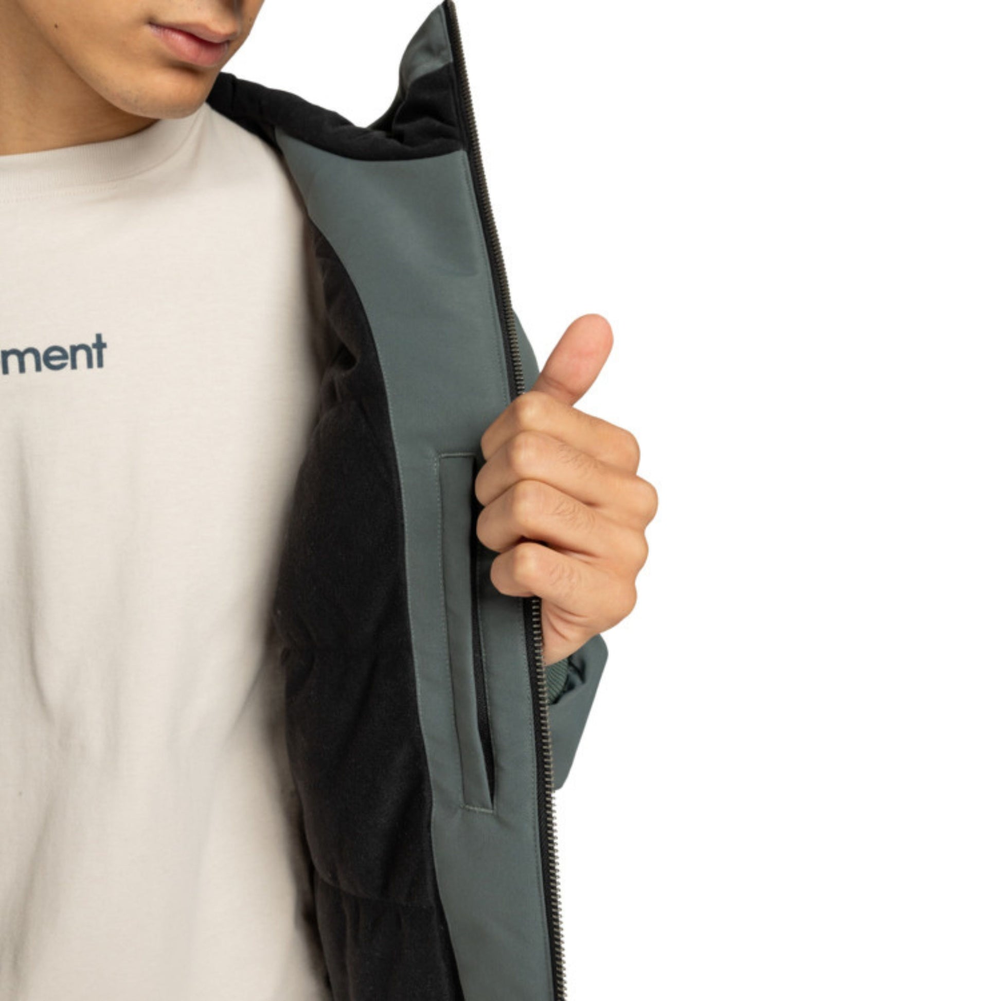 Casaco com carapuço para homem Element Dulcey em Ardoise. Foto de detalhe da parte do bolso interior, vestido.