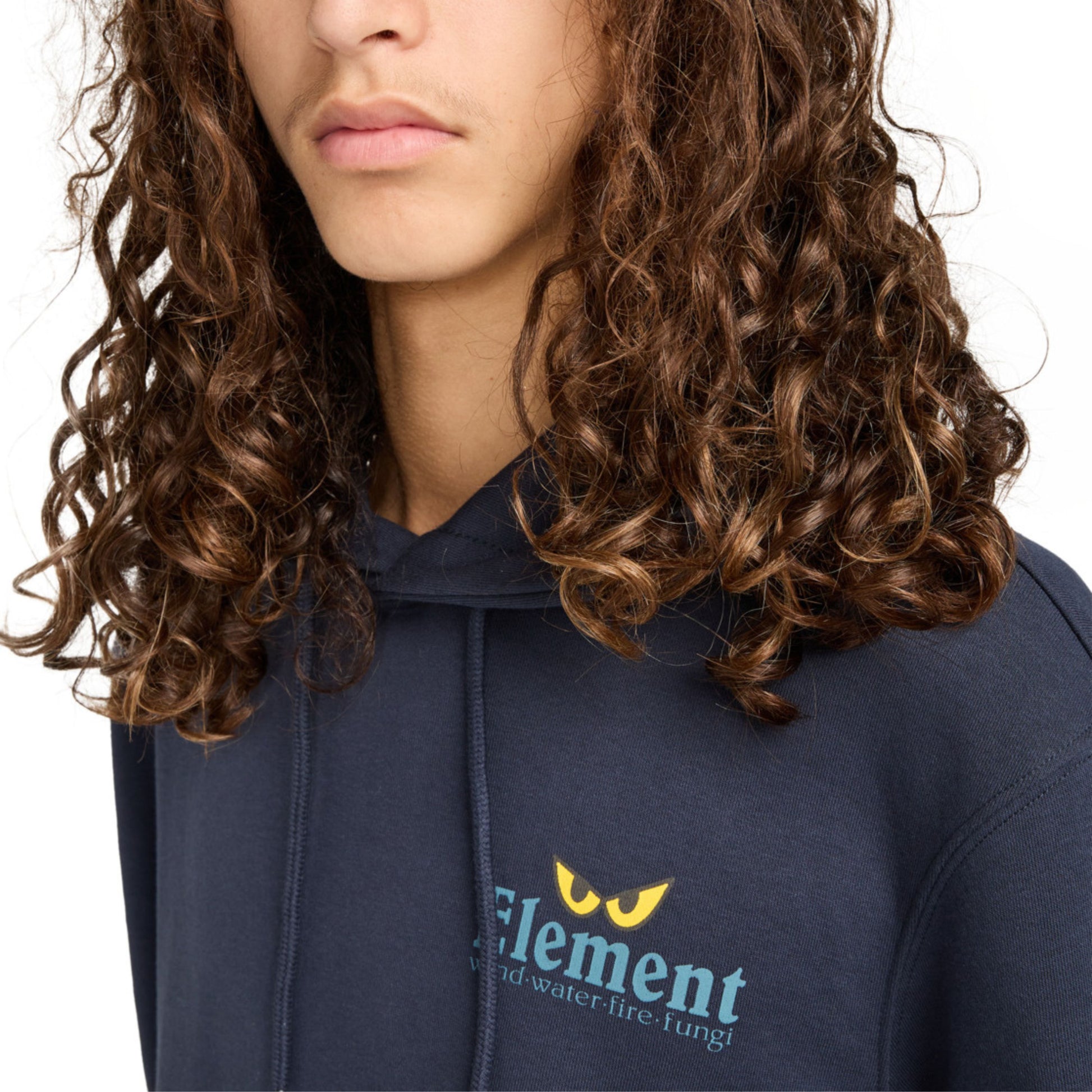 Sweat com carapuço para homem Element Midnight em Azul Marinho Eclipse. Foto da parte da frente, vestida.
