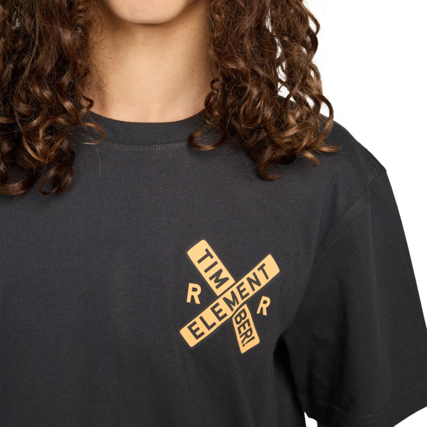 T-Shirt de manga curta para homem Element X Timber Freight Train em Off Black. Foto da parte da frente, vestida.