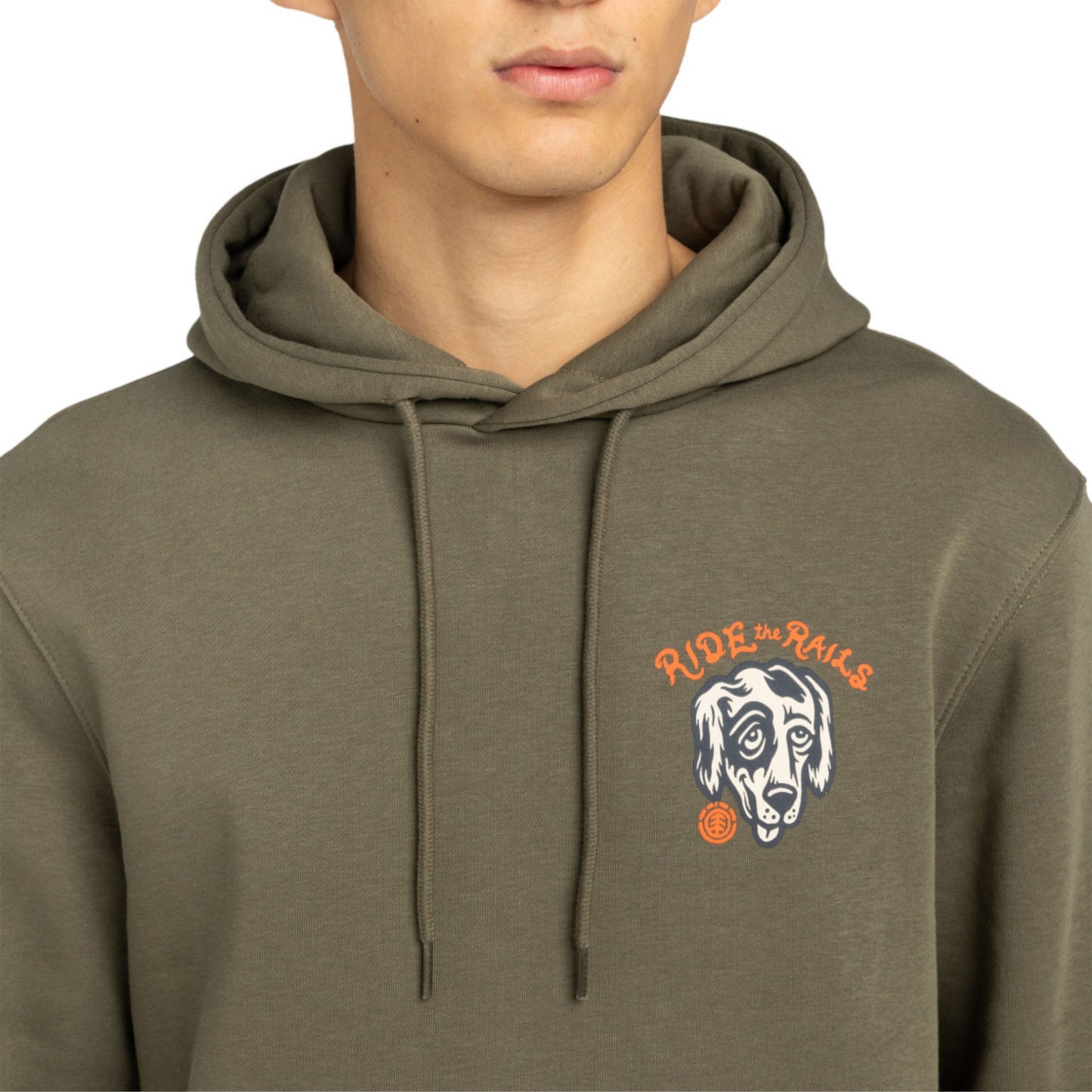 Sweat com carapuço para homem Element X Timber Hobos em Kalamata. Foto da parte da frente em detalhe, vestida.