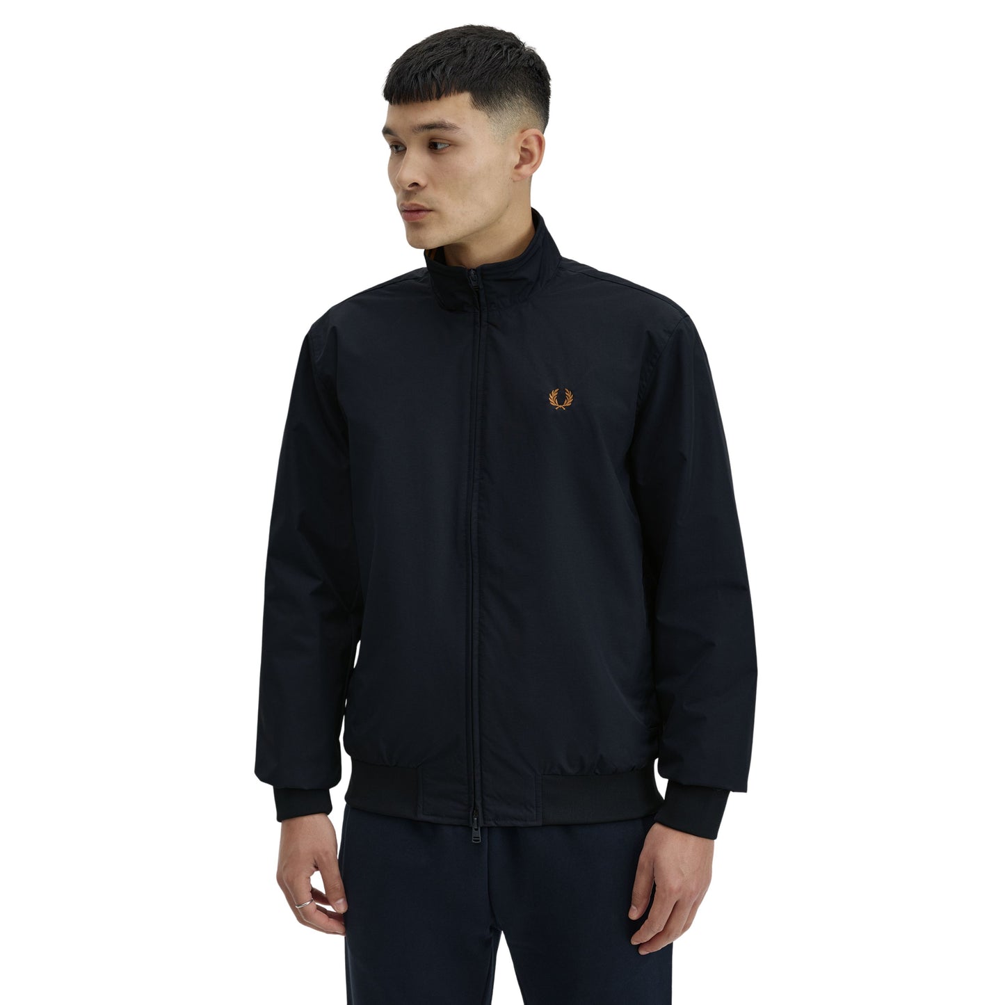 Casaco para homem Fred Perry Bretham em Azul Marinho. Foto da parte da frente, vestido.