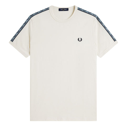 T-Shirt de manga curta para homem Fred Perry Contrast Tape Ringer em Ecru/Azul Marinho. Foto da parte da frente.