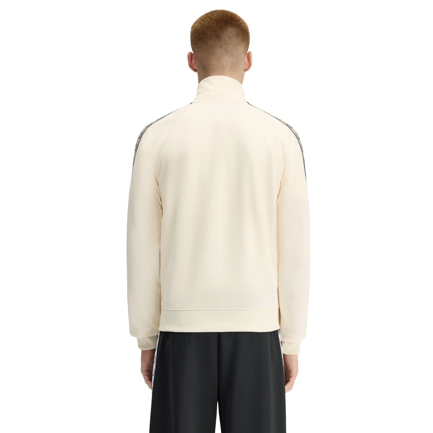 Casaco de fato de treino para homem Fred Perry Contrast Tape em Ecru/Azul Marinho/Seagrass. Foto da parte de trás, vestido.