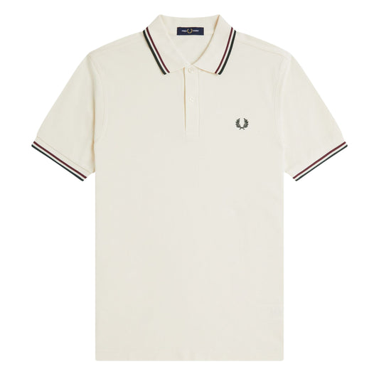 Polo de manga curta para homem Fred Perry M3600 em Ecru/Oxblood/Grassroots. Foto da parte da frente.