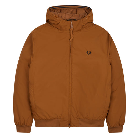 Fred Perry Padded Hooded Brentham Jacket Dark Caramel. Foto da parte da frente.