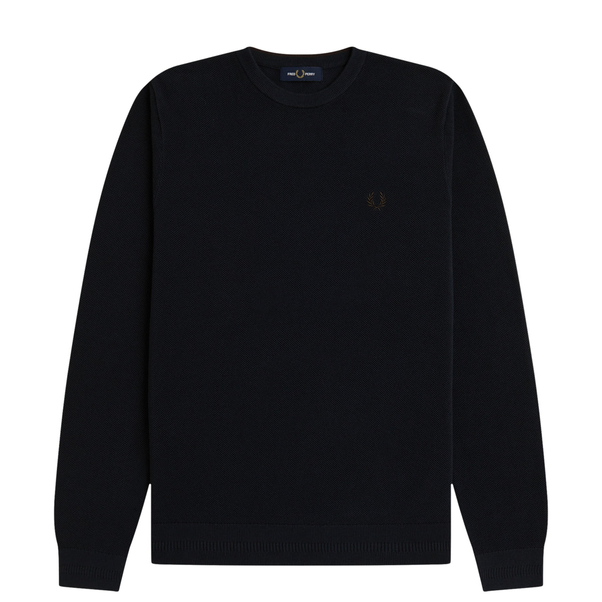 Camisola de malha para homem Fred Perry Pique Stitch Jumper em Navy — flat lay de frente, malha piqué azul-marinha escura, gola redonda canelada, logo laurel wreath bordado em tom sobre tom no peito esquerdo, etiqueta Fred Perry visível na gola interior, mangas compridas com punhos canelados, barra canelada, fundo branco.