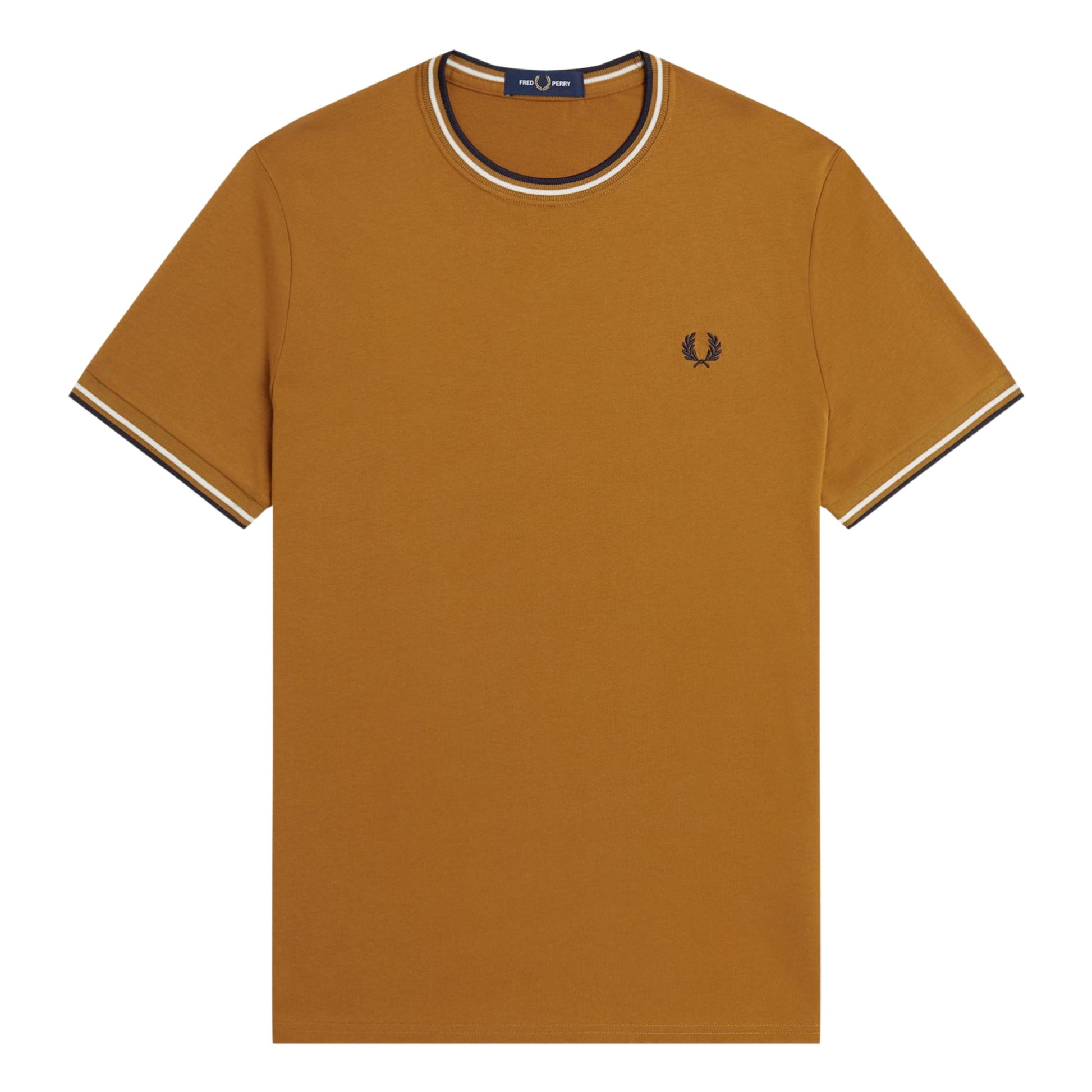 T-Shirt de manga curta para homem Fred Perry Twin Tipped em Dark Caramel/Ecru/Azul Marinho. Foto da parte da frente.