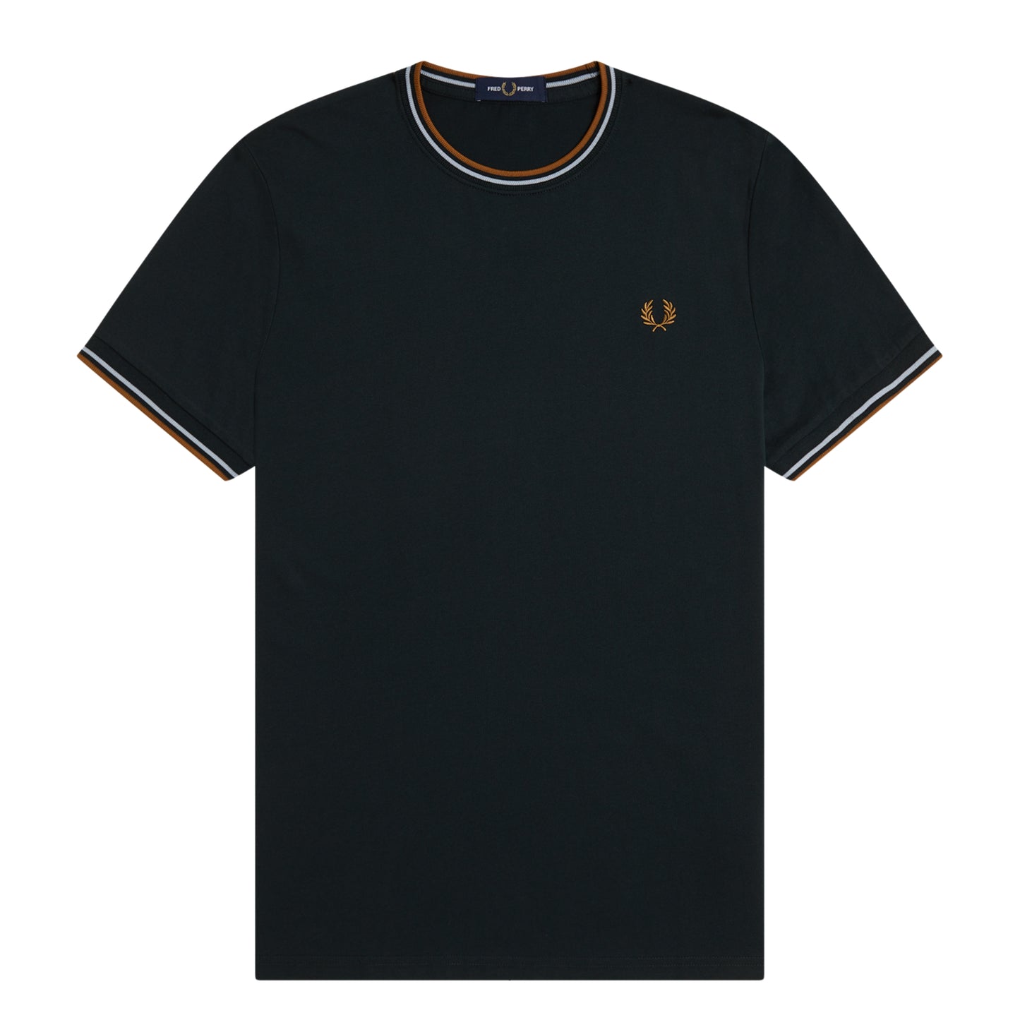 T-shirt Fred Perry Twin Tipped T-Shirt em Night Green — produto sem modelo, vista frontal, bordado Laurel Wreath em Dark Caramel no peito esquerdo, twin tipping Dusky Blue/Dark Caramel no colarinho e punhos.
