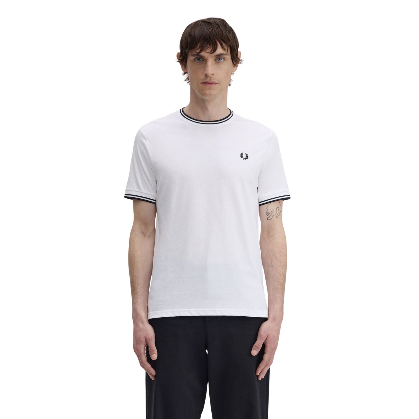 T-Shirt de manga curta para homem Fred Perry Twin Tipped em Branco. Foto da parte da frente, vestida.