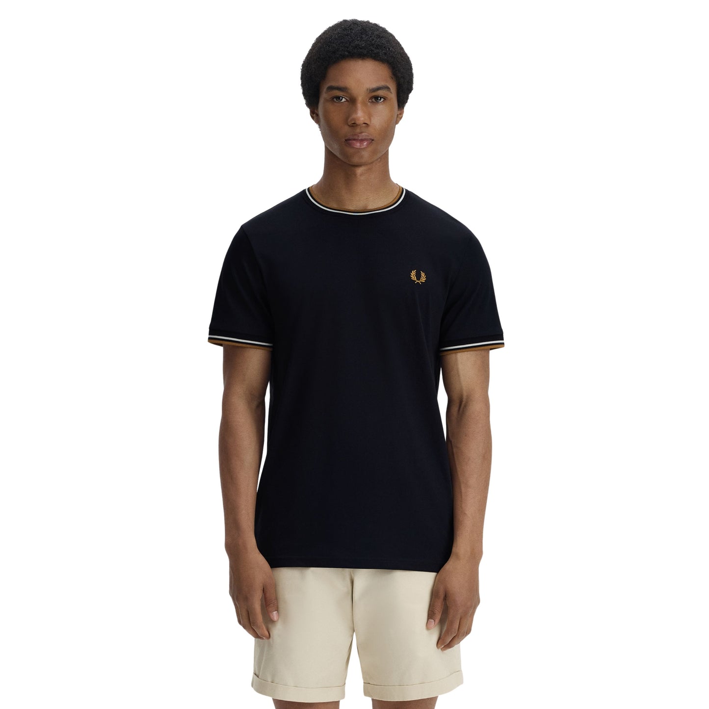 T-Shirt de manga curta para homem Fred Perry Twin Tipped em Preto. Foto da parte da frente, vestida.