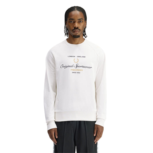 Sweat para homem Fred Perry Original Sportswear em Branco Neve. Foto da parte da frente, vestida.