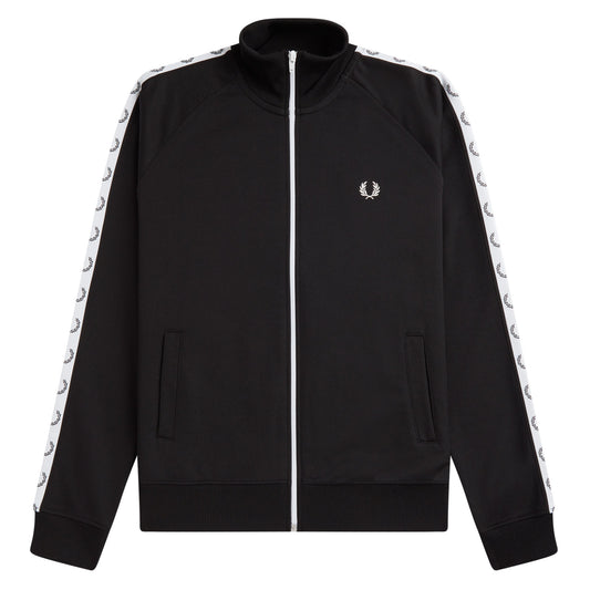 Fred Perry Taped Track Jacket Black. Foto da parte da frente.