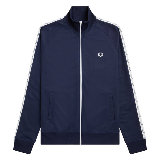 Fred Perry Taped Track Jacket Carbon Blue. Foto da parte da frente.