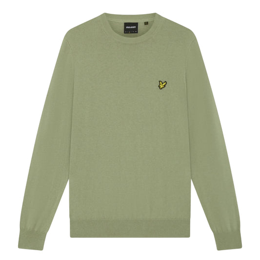 Camisola Lyle & Scott Cotton Merino em Jet Smoke Olive, verde-azeitona, vista de frente sem modelo, com gola redonda e águia amarela no peito esquerdo.