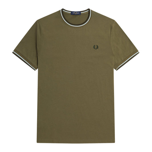 Fred Perry Twin Tipped T-Shirt Uniform Green. Foto da parte da frente.